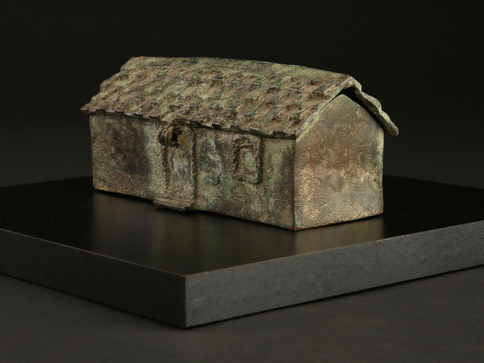 An Edo Container with Lid in the Shape of a Palace (1 of 19)