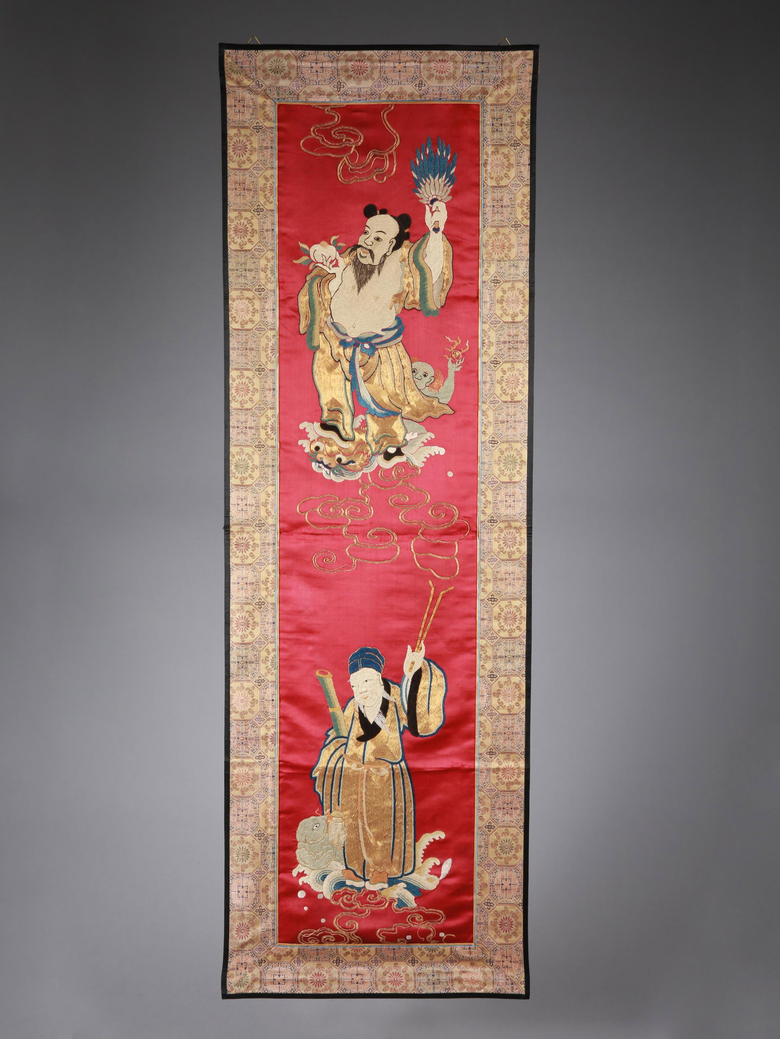 A Chinese Embroidered Fabric: Besticktes Gewebe China Ohne Sockel / without base B 40 cm. L 123 cm. Provenienz: Martin Gross (1922-2017), Biel. Lt. Sammler-Inventar "Rajput (Jaipur) ca. 1850" CHF 300 / 600 EUR 258 / 516