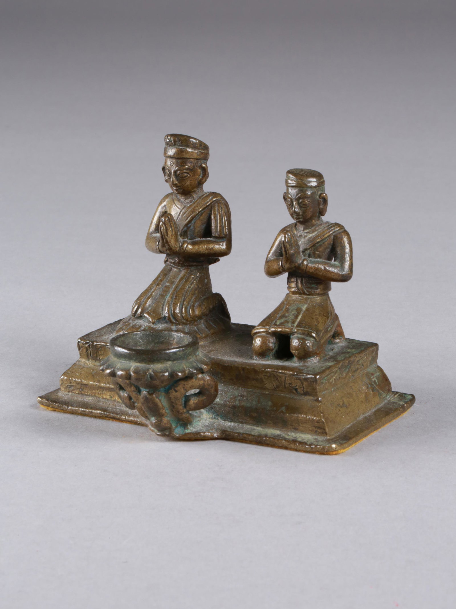 A Nepalese Pair of Figures, 20th Century: Figurenpaar, 20. Jh. Newar, Nepal Ohne Sockel / without base Bronze. H 8 cm. B 11 cm. Provenienz: Martin Gross (1922-2017), Biel (1960 erworben). Lt. Sammler-Inventar "Nepal, Vater und Sohn, ca. 17.-1