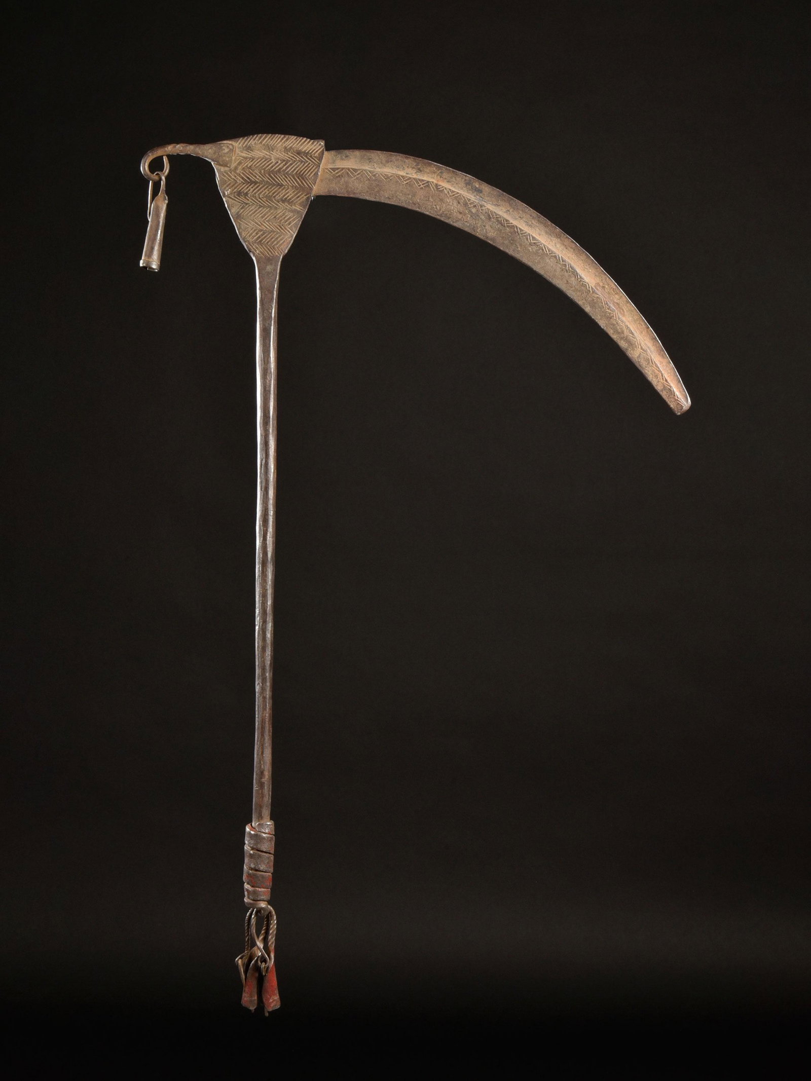A Kirdi Dance Axe / Currency: Tanz-Axt Kirdi, Kamerun Ohne Sockel / without base Eisen. H 51,5 cm. Provenienz: Helmut und Marianne Zimmer, Zürich. Zeremonialwaffen zeichnen sich durch sorgfältige Herstellung und dekorative Gesta