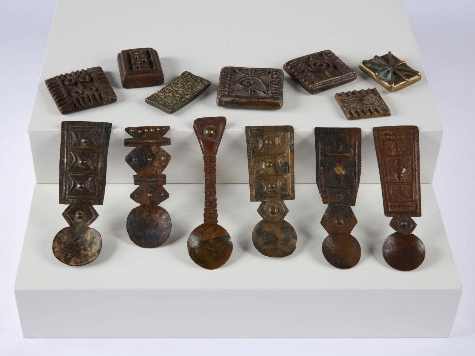 6 Asante Gold Dust Spoons,"n'sawa" and 7 Goldweights (1 of 4)