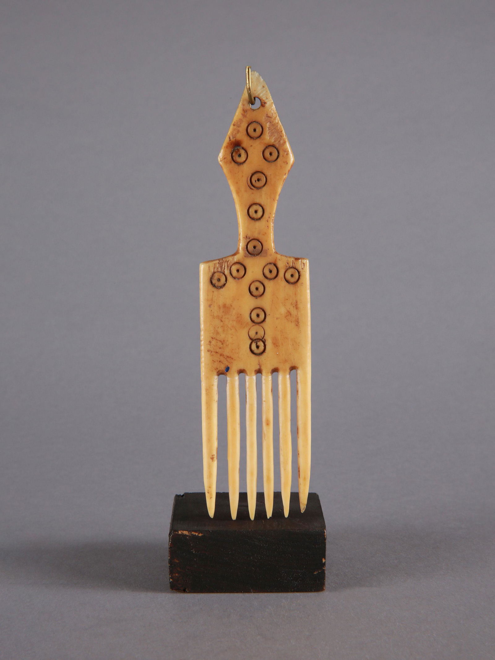 A Lega (?) Comb (1 of 9)