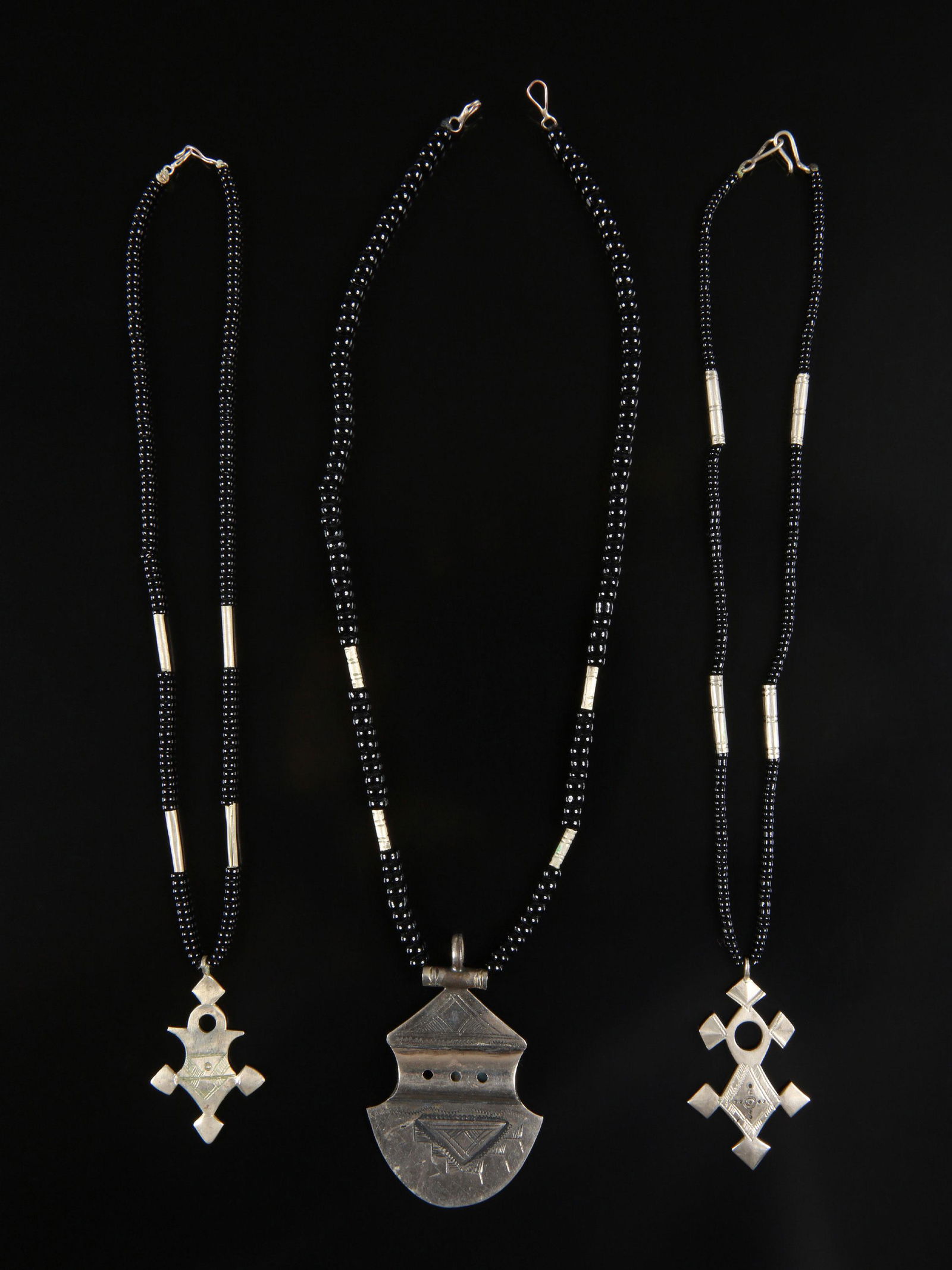 5 Tuareg Necklaces with Pendants (1 of 4)