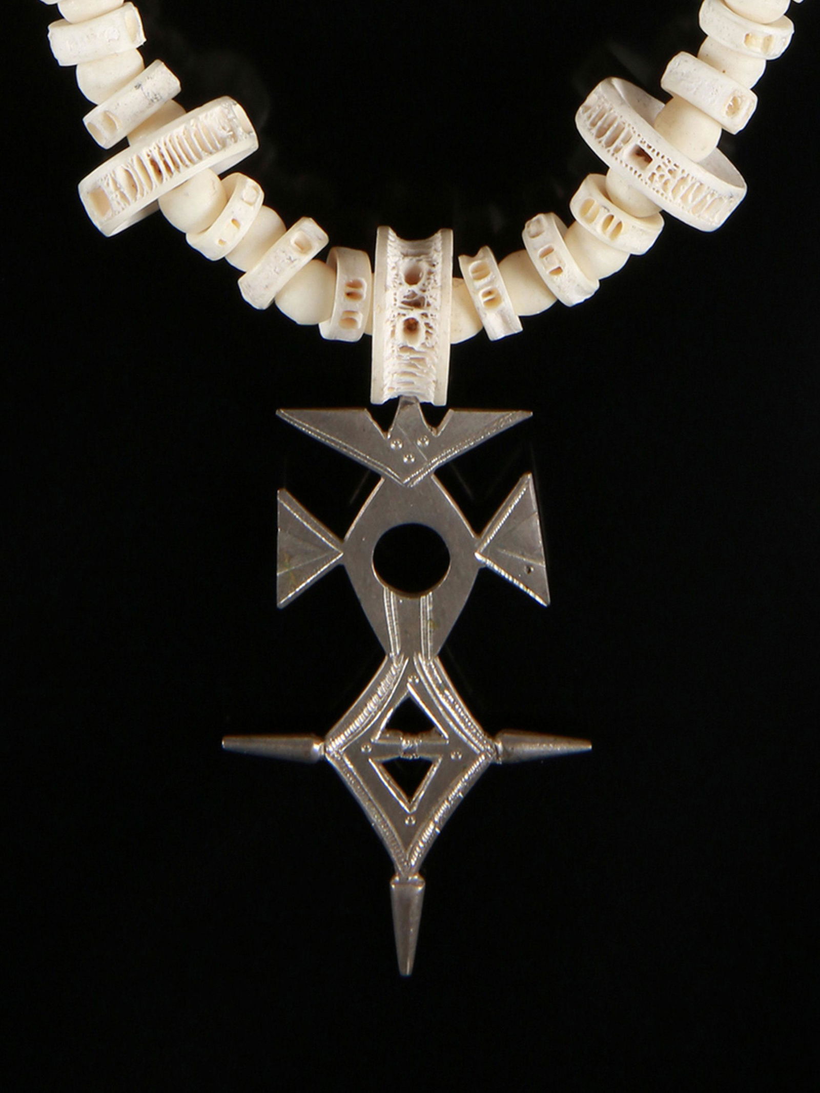 A Tuareg Necklace with Pendant (1 of 5)