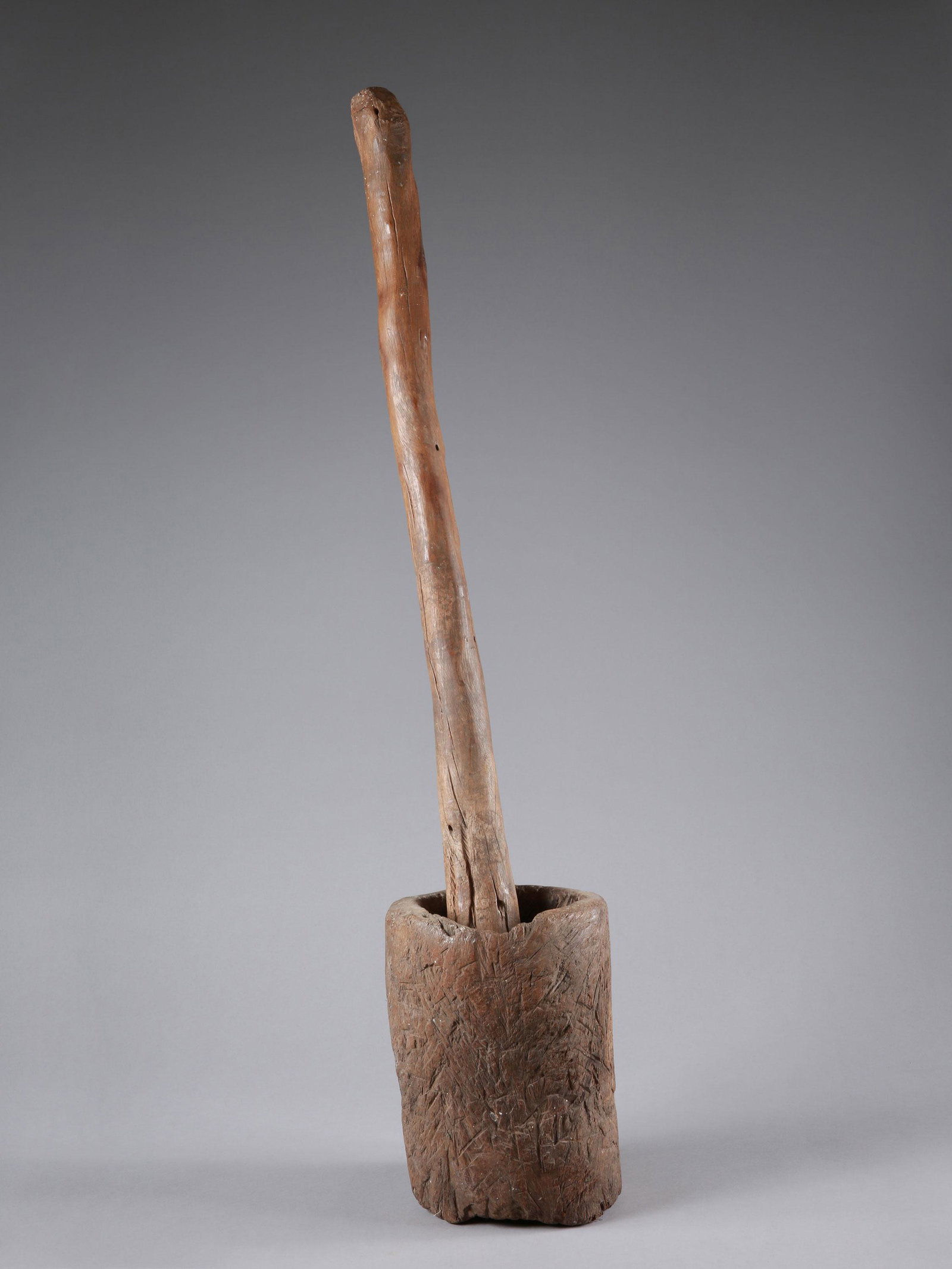 A Mortar with Pestle: Mörser & Stössel Westafrika Ohne Sockel / without base Holz. H 112 cm. Provenienz: Nachlass Denise David (1928-2011), Zürich. CHF 200 / 400 EUR 172 / 344