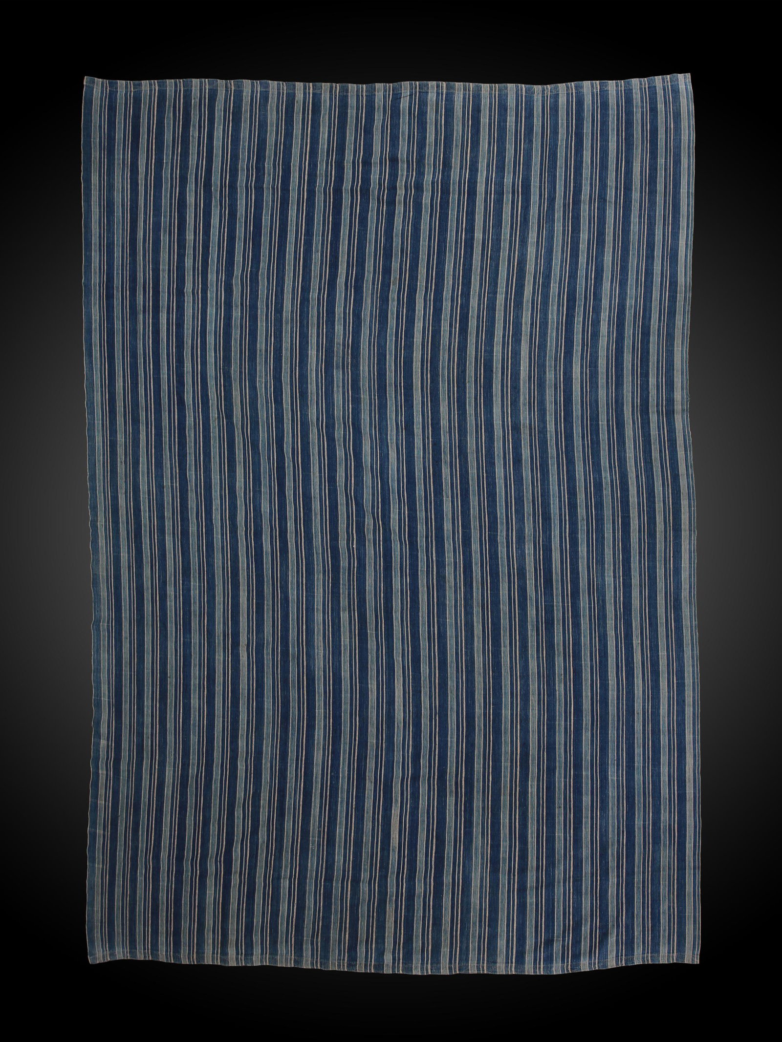 A Baule Cloth: Wickelgewand Baule, Côte d’Ivoire Ohne Sockel / without base Baumwolle. B 180 cm. L 235 cm. Provenienz: Nachlass Denise David (1928-2011), Zürich. CHF 200 / 400 EUR 172 / 344