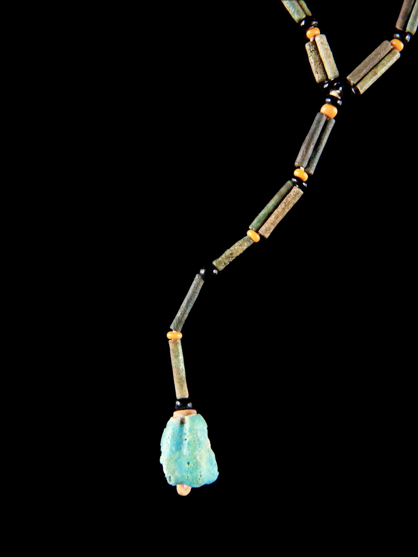 An Egyptian Faience Beads Necklace: Fayenceperlen-Collier Ägyptisch Ohne Sockel / without base Fayence. L 42 cm. Provenienz: Peter Stettler (1939-1998) und Erica Stettler-Schnell (1940-2019). Die Sammlung aussereuropäischer Kunst von 