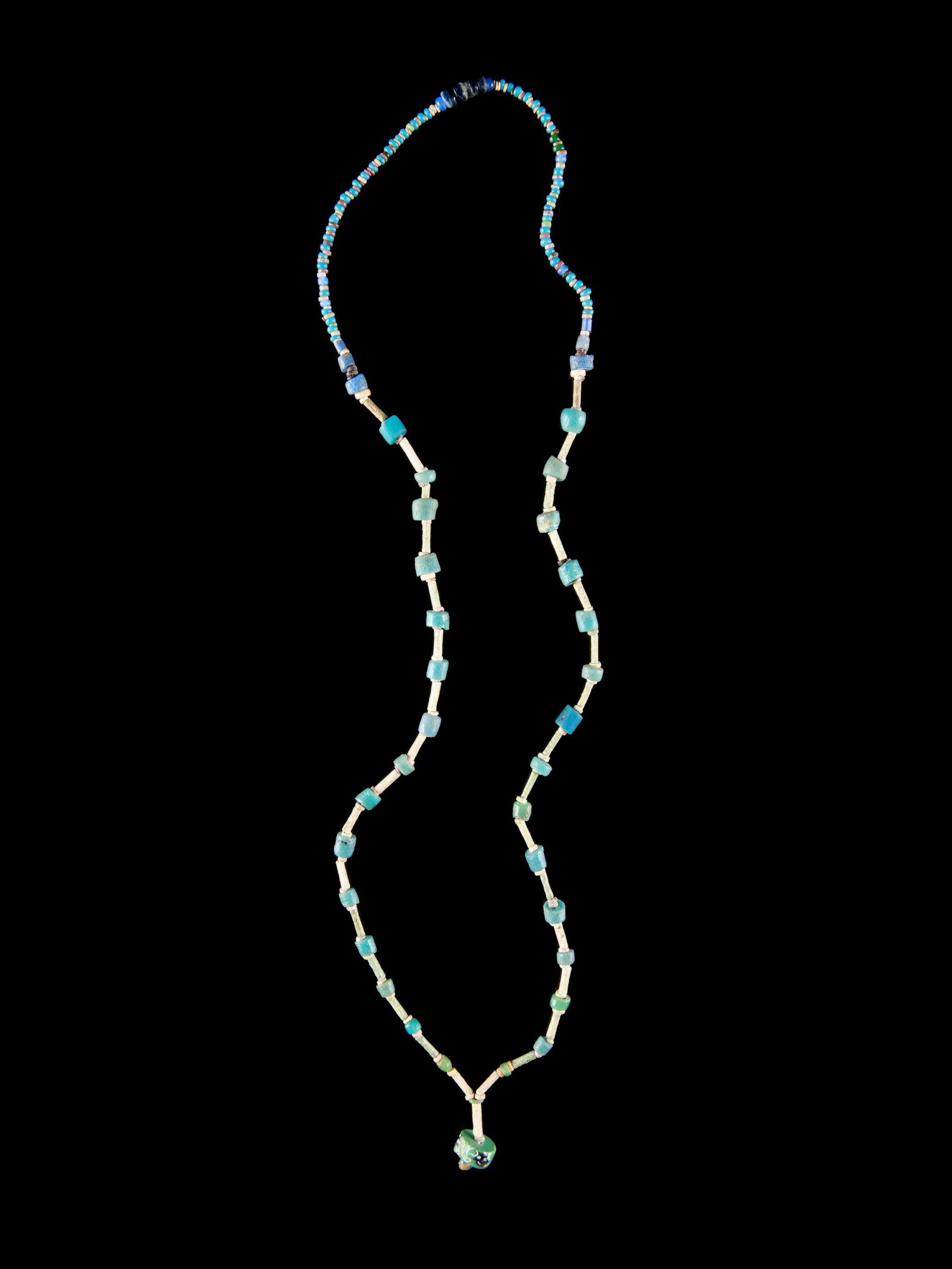 An Egyptian Faience Beads Necklace: Fayenceperlen-Collier Ägyptisch Ohne Sockel / without base Fayence. L 40 cm. Provenienz: Peter Stettler (1939-1998) und Erica Stettler-Schnell (1940-2019). Die Sammlung aussereuropäischer Kunst von 