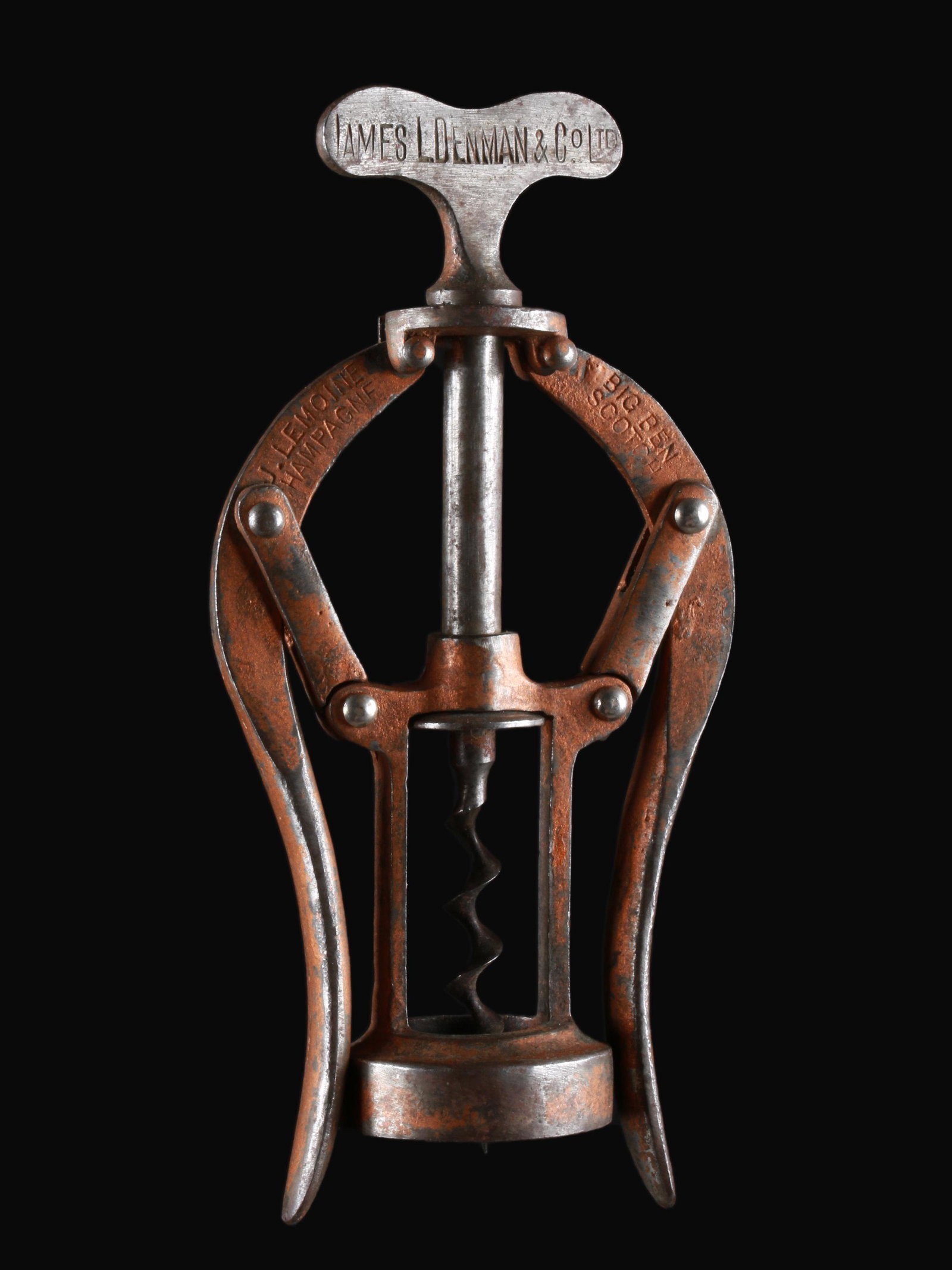 Lever Corkscrew, James Heeley & Sons, A1: Flügelkorkenzieher, James Heeley & Sons, A1 Stahl. H 16,5 cm. Provenienz: Schweizer Privatsammlung, Basel. Markierung: ""Champagne J Lemoine"" / ""James L Denman & Co Ltd"" / ""Big Ben Scotch"" J