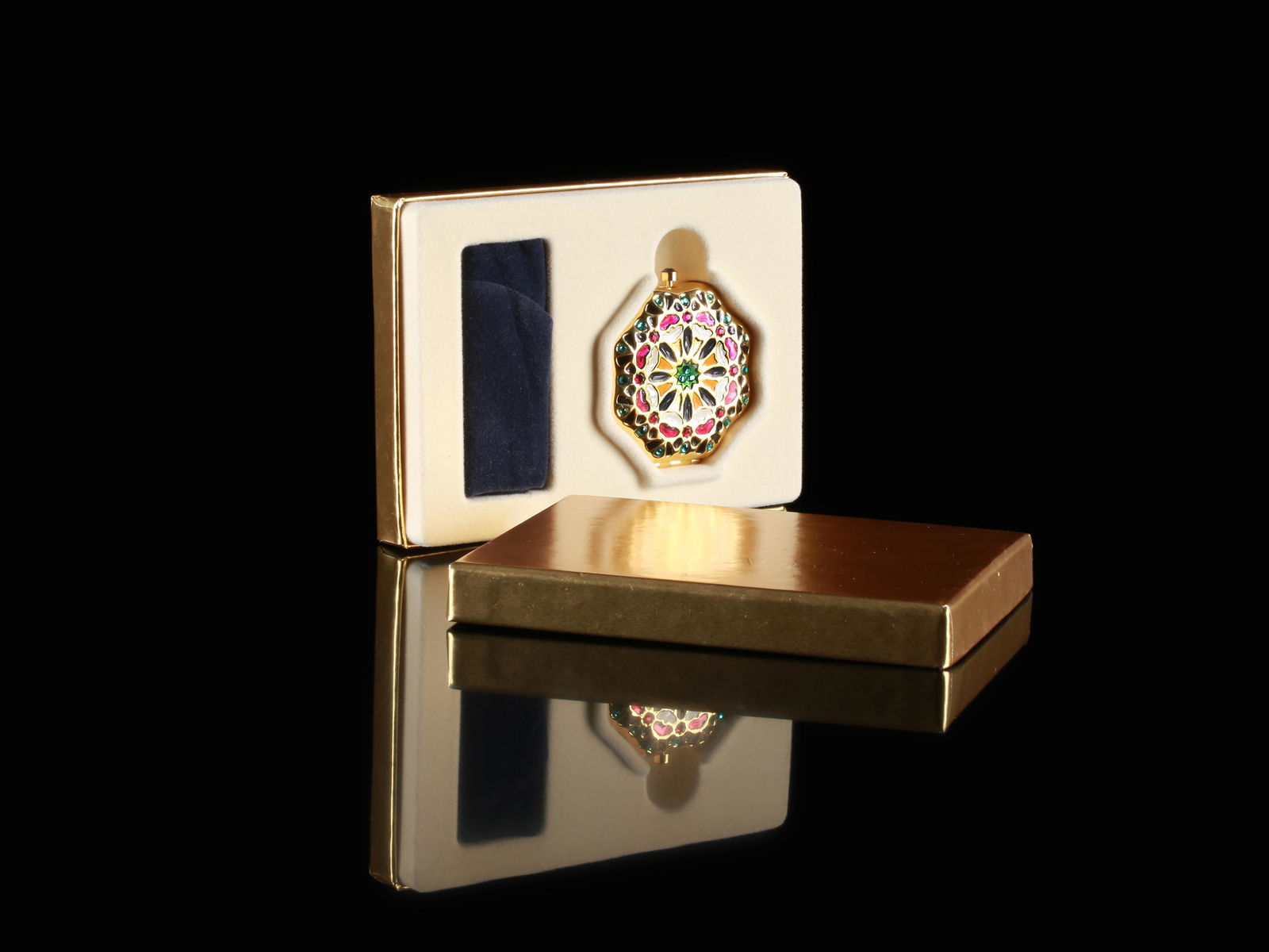 Estée Lauder, Lucidity Pressed Powder, Pretty (1 of 5)