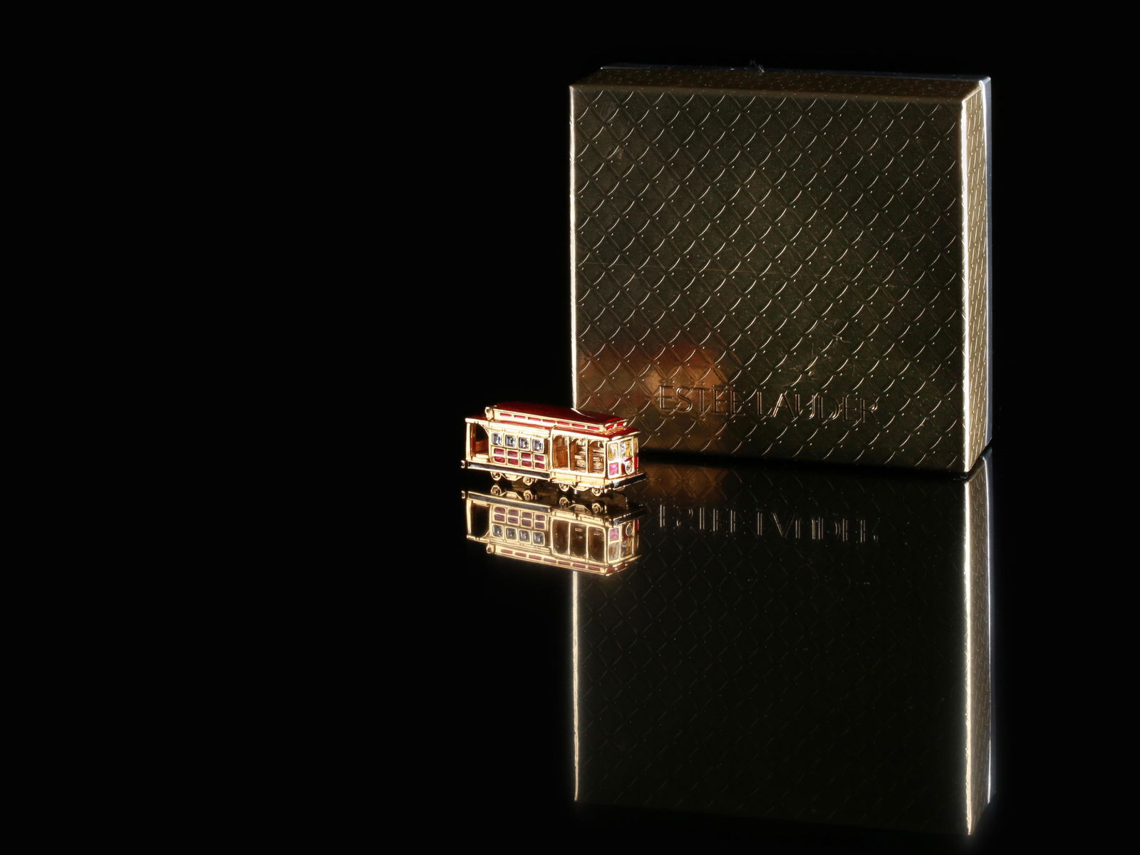 Estée Lauder, Solid Perfume, Pleasures San (1 of 4)