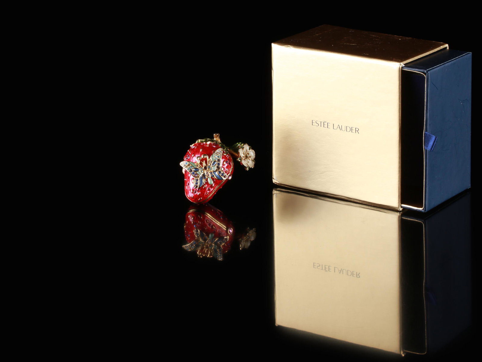 Estée Lauder, Solid Perfume, Beyond Strawberry (1 of 3)