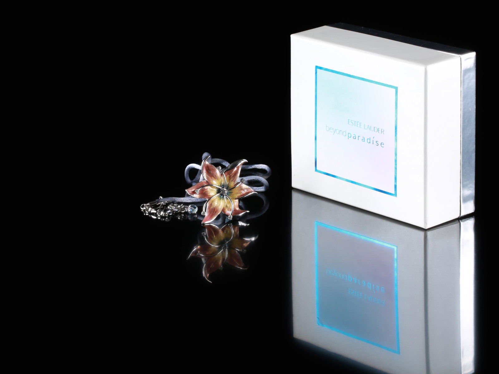 Estée Lauder, Solid Perfume, Beyond Paradise (1 of 4)