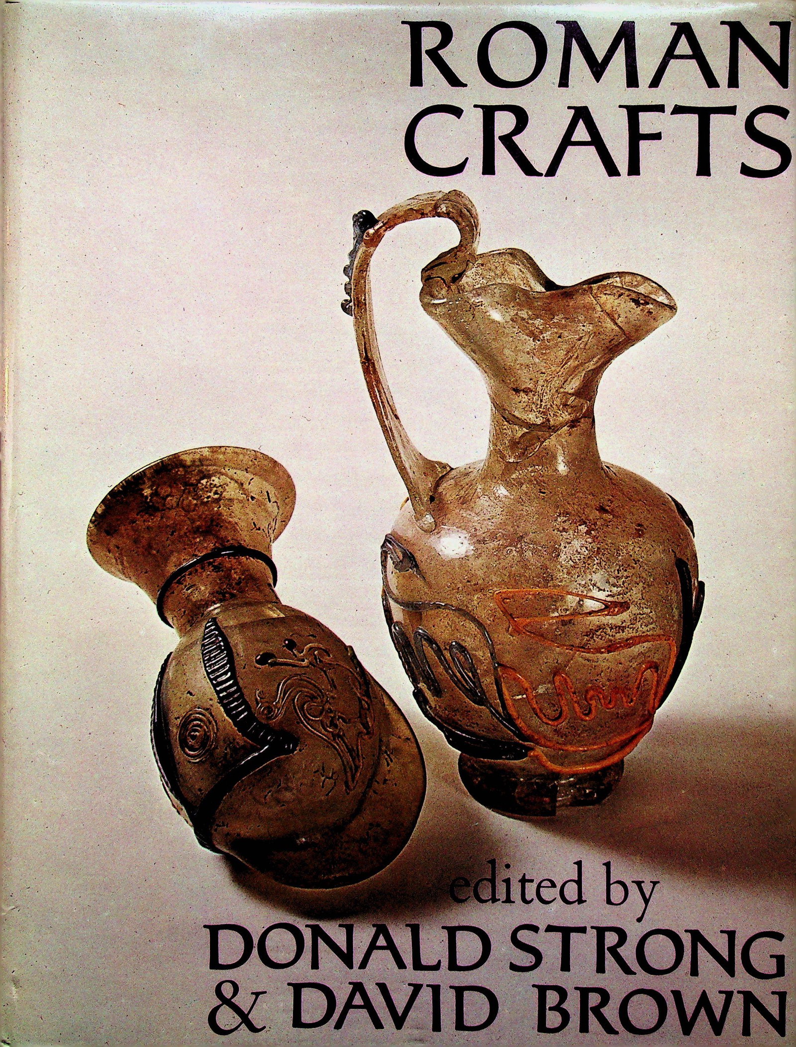 Roman Crafts: Roman Crafts Strong D., Brown D. (1976). London, Duckworth. ISBN: 0-7156-0781-2 CHF 50 / 100 EUR 45 / 91 _____________________________ The library of Dr J. Robert Guy The part of Robe