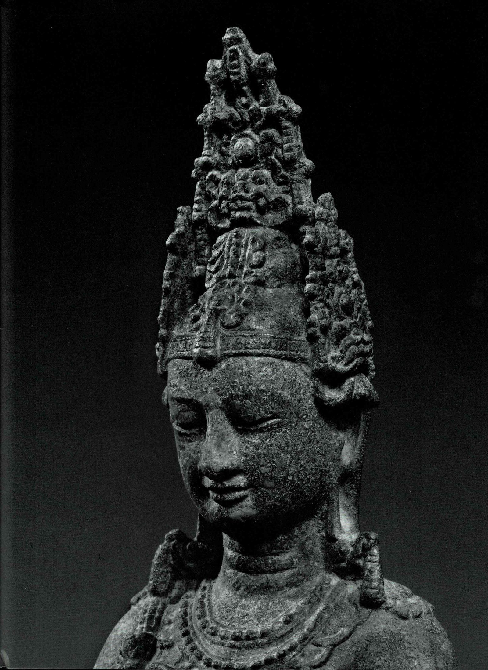 Karma: Karma The Sculptural Heritage of Asia. Marcel Nies Oriental Art. Lier : Antilope De Bie Printing (2015). English text 63 pages Numerous b/w illustrations Hardcover with dust jacket 29 x 22,5 cm. 560 g