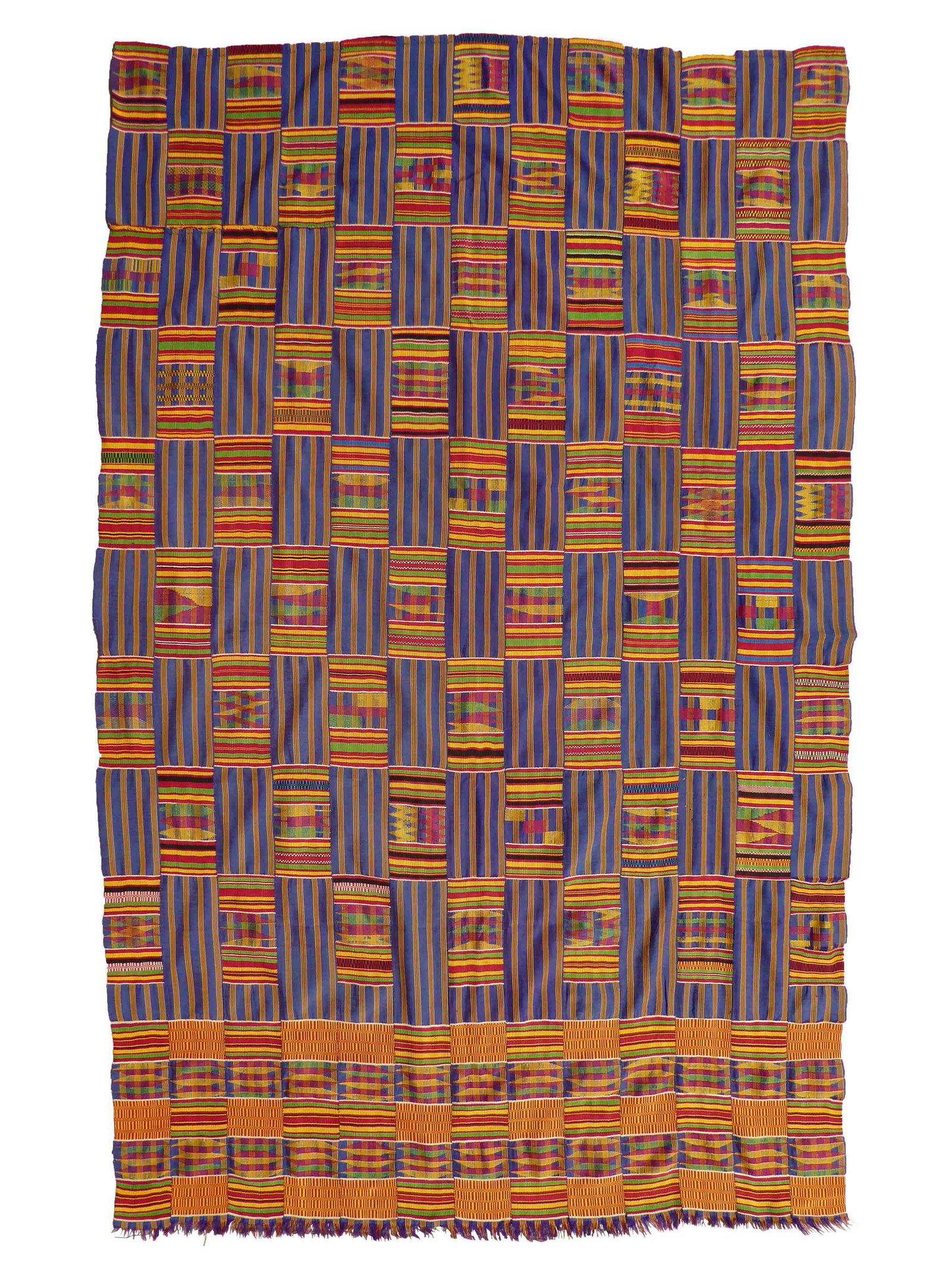 An Asante Woman’s Cloth, "kente": Wickelgewand, Frauentuch, "kente" Asante, Ghana Ohne Sockel / without base Baumwolle. B 103 cm. L 164 cm. Provenienz: Schweizer Privatsammlung, Solothurn. Die sogenannten Kente sind Wickeltücher,