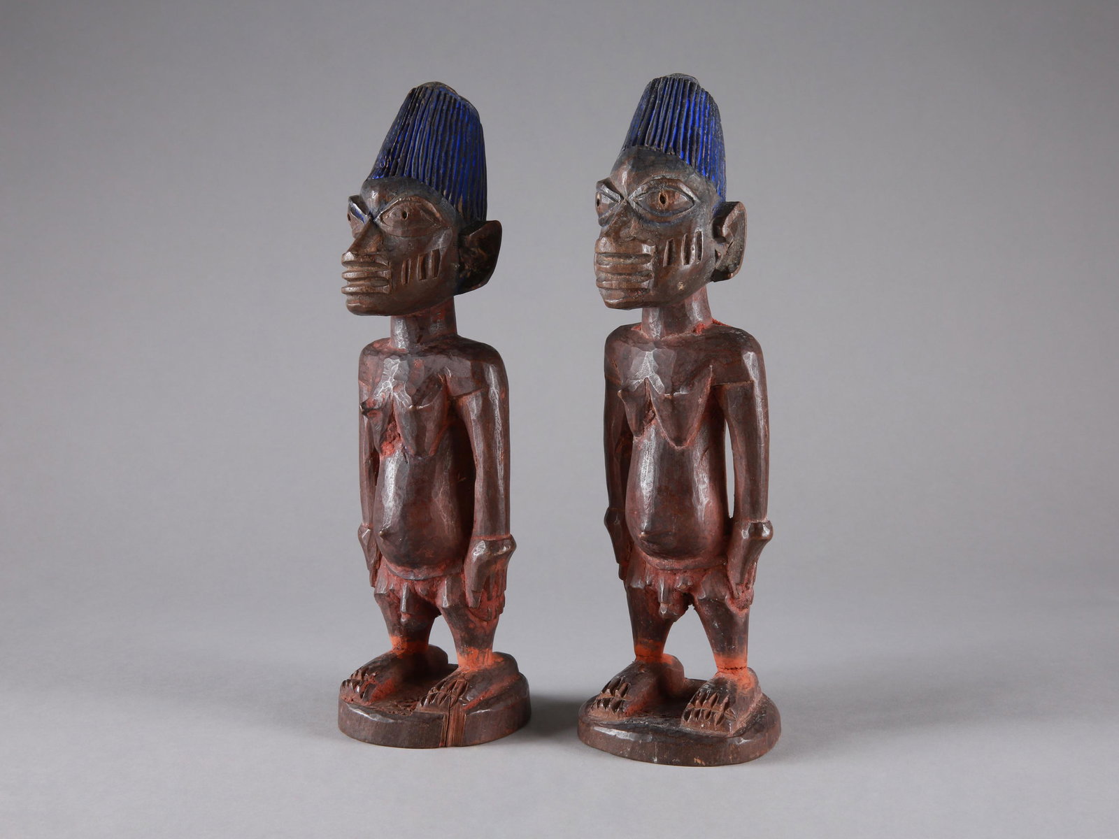 A Yoruba Pair of Twin Figures, "ere ibeji": Zwillingsfigurenpaar, "ere ibeji" Yoruba, Nigeria Ohne Sockel / without base Holz. H 27 cm. Provenienz: Hans-Joachim Struck (1934-2016), 1980er Jahre in Nigeria erworben. Über Zwillinge wurde sch