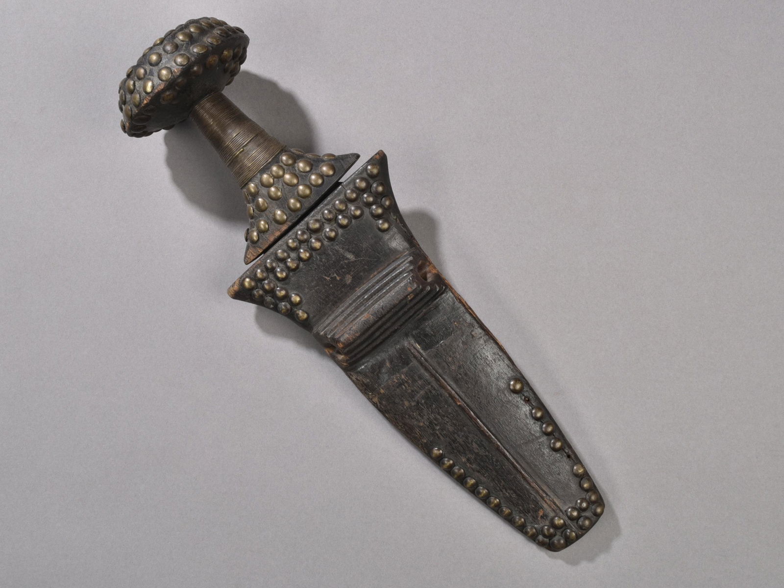 A Nkundu Knife with Sheath (1 of 8)