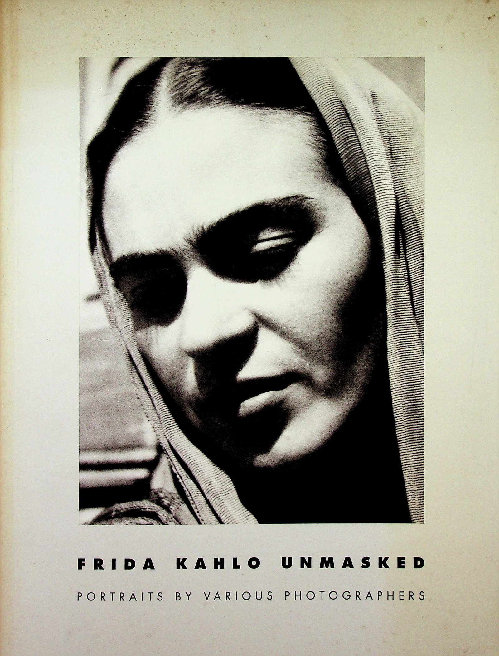 FRIDA KAHLO UNMASKED: FRIDA KAHLO UNMASKED PORTRAITS BY VARIOUS PHOTOGRAPHERS 1995. NEW YORK: THROCKMORTON FINE ART, INC.. CHF 20 / 40 EUR 20 / 40