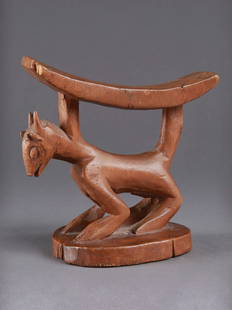 A Yaka Headrest, "musaw", not used: Yaka Nackenstütze, "musaw", ungebraucht Yaka, DR Kongo, Kwango-Provinz Ohne Sockel / without base Holz. H 15,5 cm. B 15,5 cm. Provenienz: Evan Maurer, Minneapolis. Nackenstützen wurden