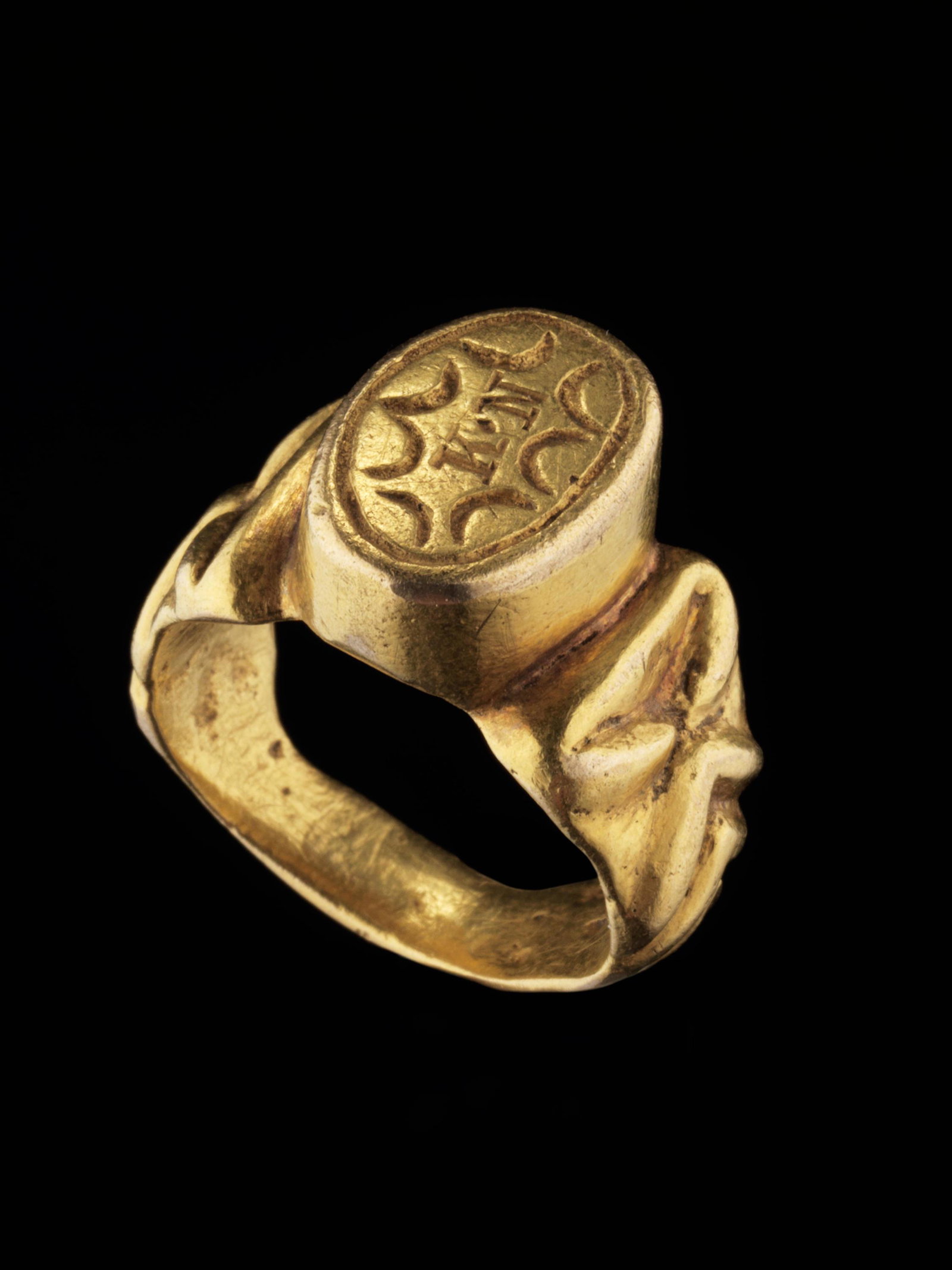 An Asante Royal Ring with Monogram "KN" (1 of 3)
