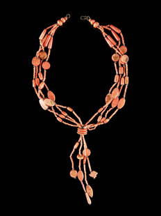 A Western Asian Coral Necklace: Korallen-Collier Vorderasien Ohne Sockel / without base Koralle, Silber. L 59 cm. Provenienz: Schweizer Privatsammlung, Zürich. CHF 100 / 200 EUR 100 / 200