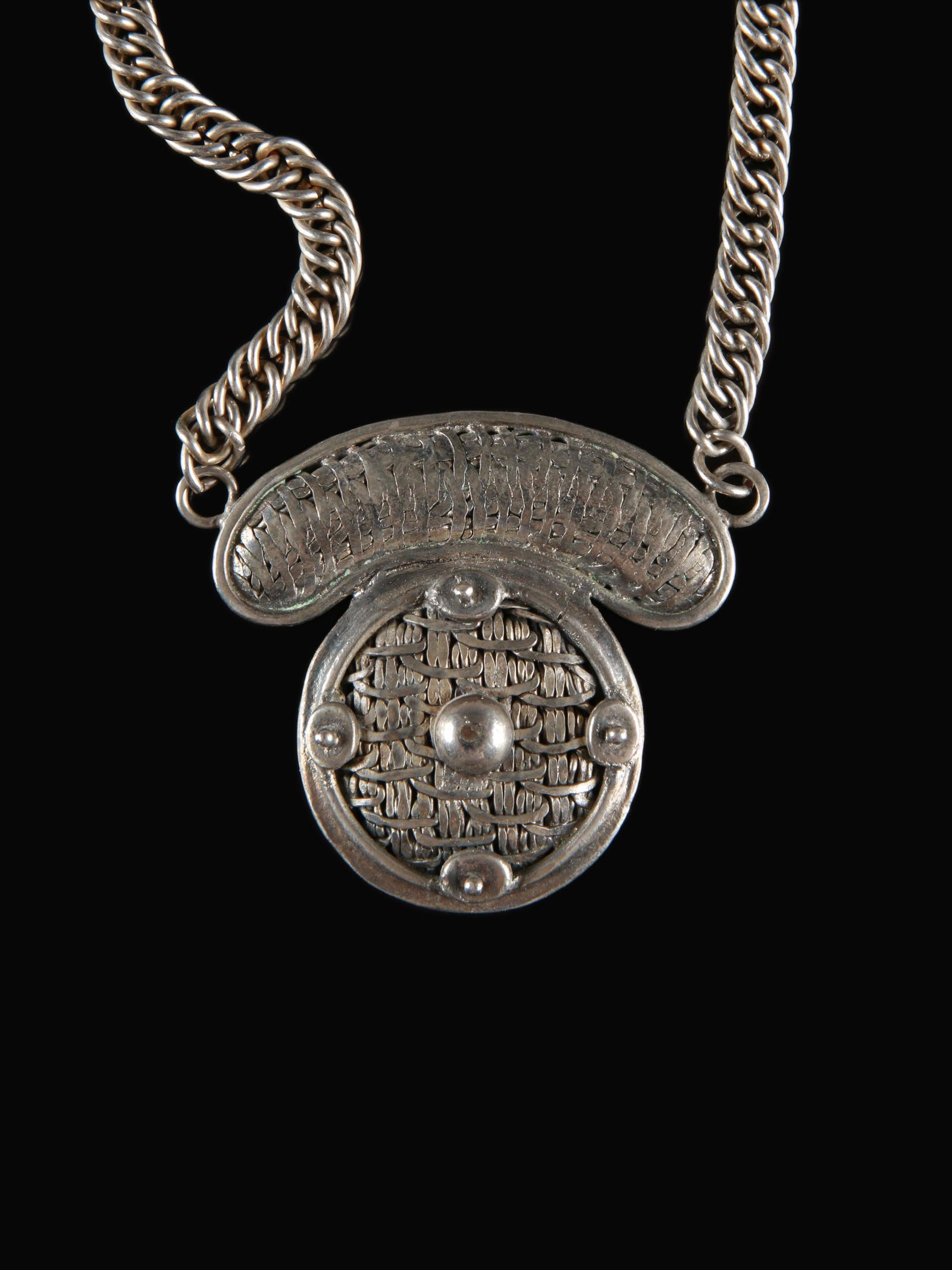 A Tibetan Pendant with Necklace (1 of 5)