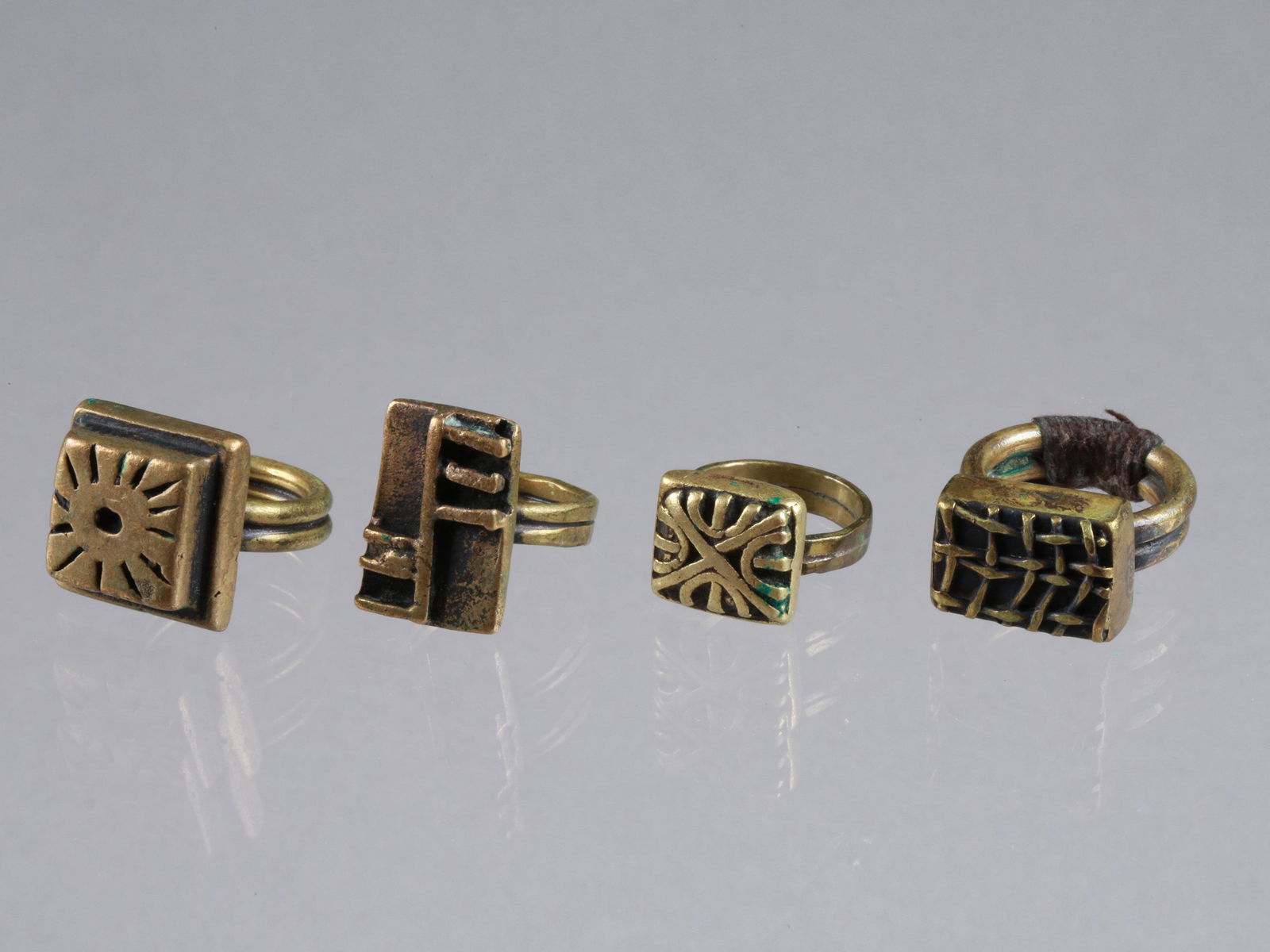 4 Rings with Goldweights (1 of 7)