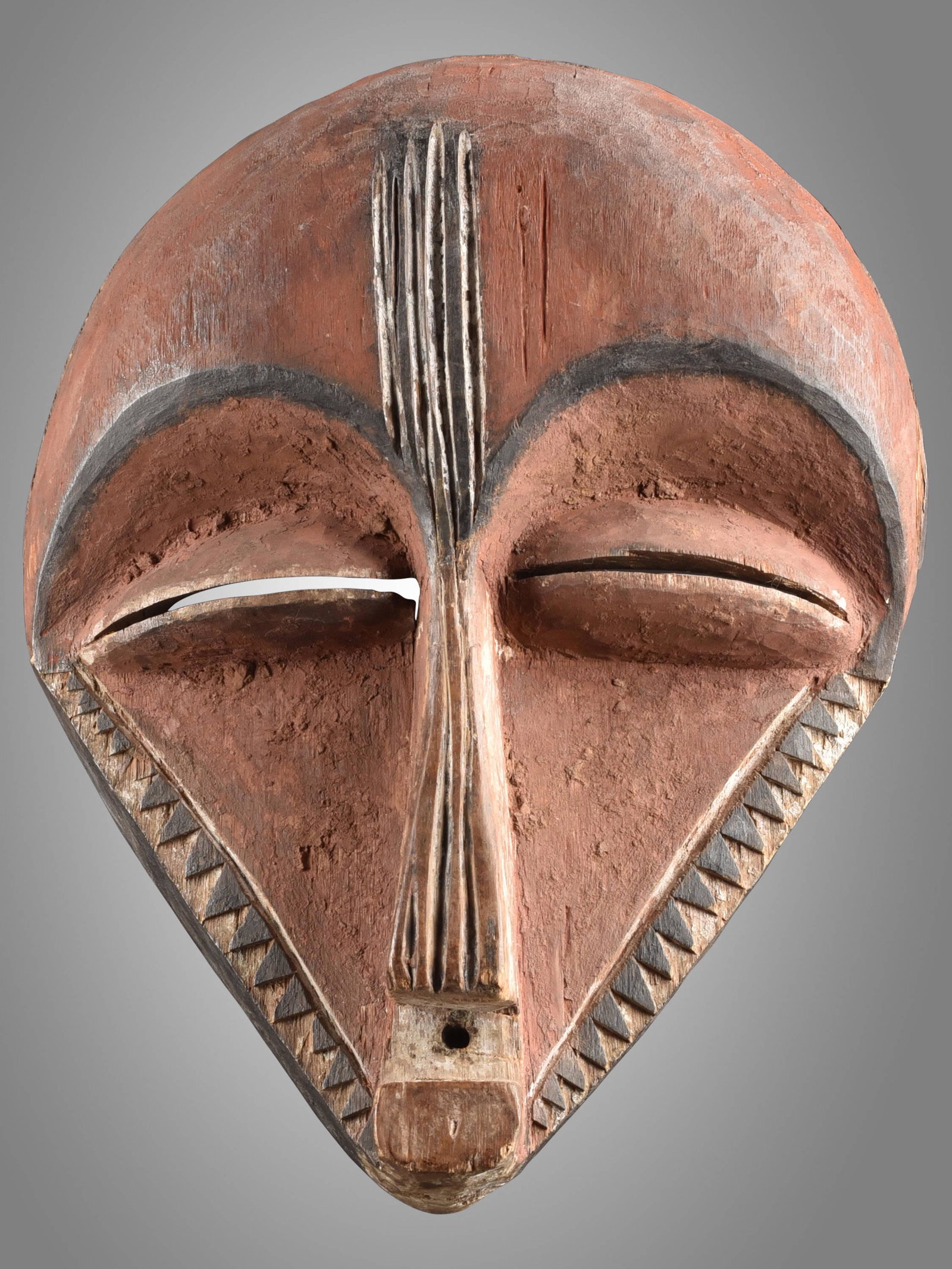 An Eastern Pende Mask, Handycraft (1 of 4)