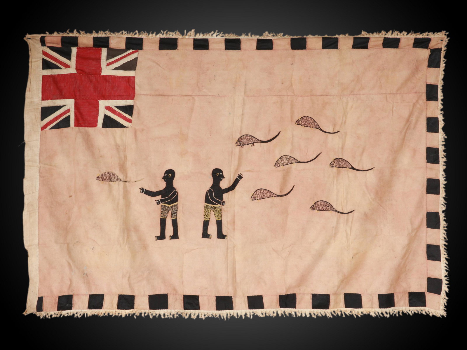 A Fante Flag, "asafo": Flagge, "asafo" Fante, Ghana Ohne Sockel / without base Baumwolle. B 104 cm. L 150 cm. Provenienz: Sandro Bocola (1931-2022), Zürich. Bis Anfangs des 20. Jahrhunderts waren Asafo genannte traditi