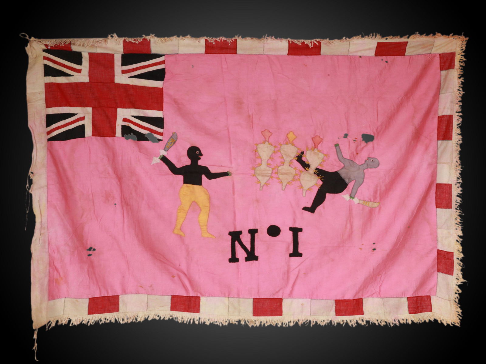 A Fante Flag, "asafo": Flagge, "asafo" Fante, Ghana Ohne Sockel / without base Baumwolle. B 100 cm. L 145 cm. Provenienz: Sandro Bocola (1931-2022), Zürich. Bis Anfangs des 20. Jahrhunderts waren Asafo genannte traditi