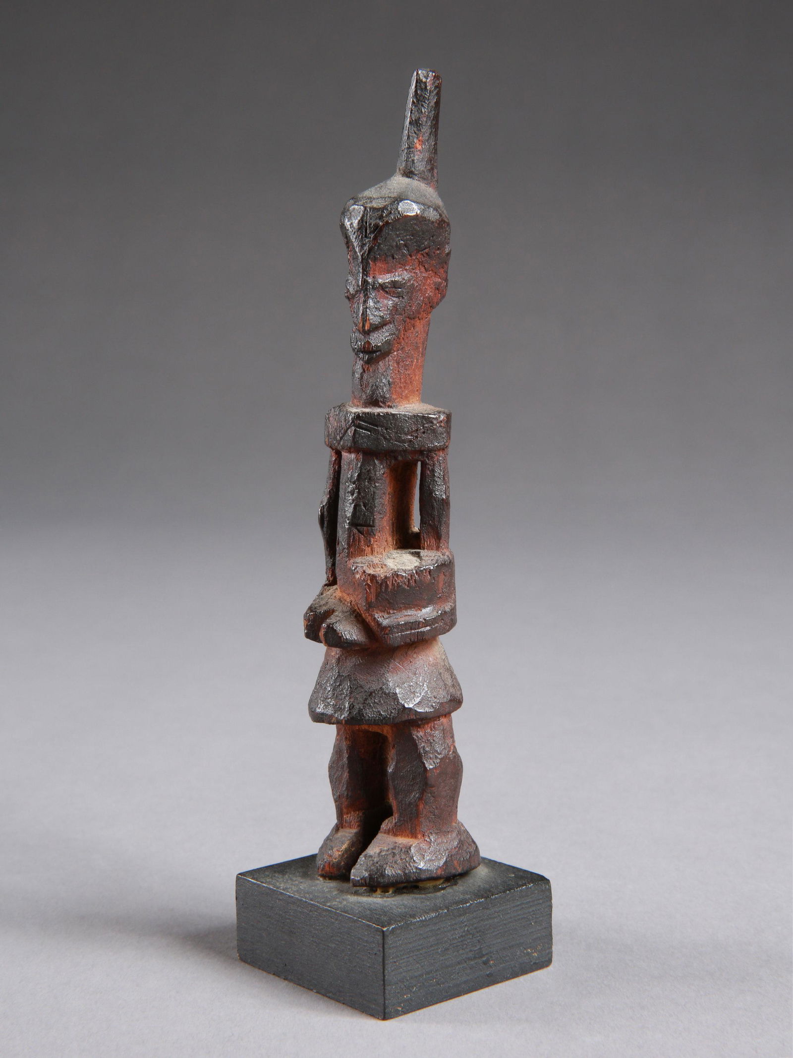 A Luluwa Miniature Figure, "lupingu lwa bwimpe" (1 of 9)