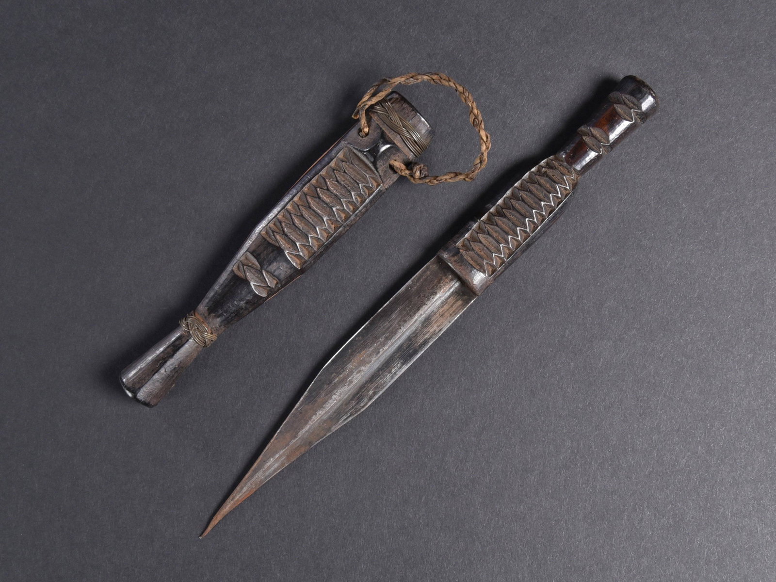 A Shona Dagger with Sheath, "bakatwa" (1 of 9)