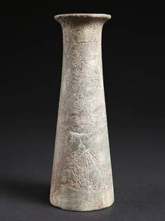 A Bactrian Stone Column Idol: Säulenidol Baktrien Ohne Sockel / without base Stein. H 29,5 cm. Provenienz: Gérald Minkoff (1937-2009) und Muriel Olesen (1948-2020), Genf. Ca. 30. - 20. Jh. v. Chr. Gérald Minkoff und