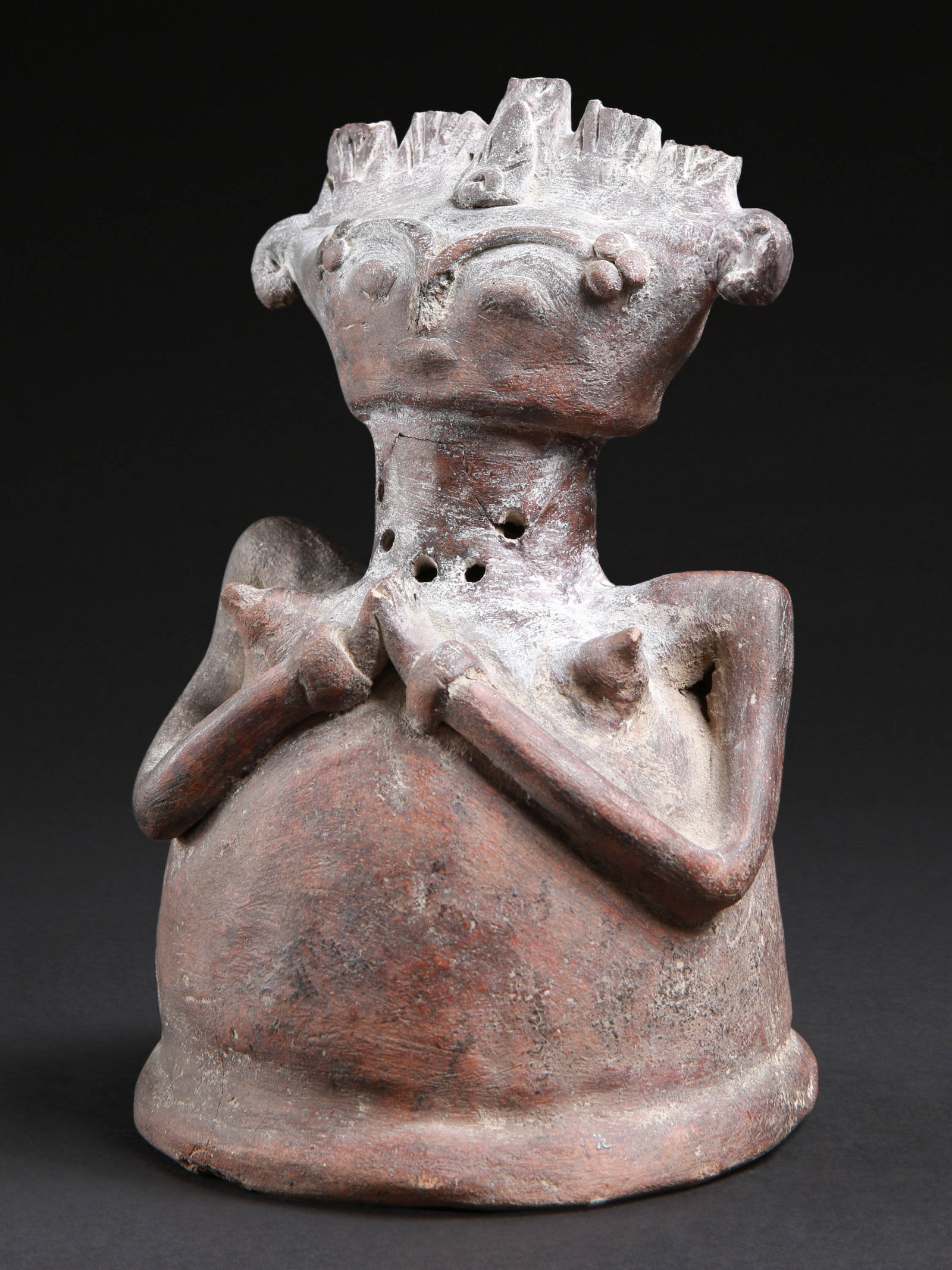 A Torajan Terracotta Figure: Figur Toraja, Indonesien, Sulawesi Ohne Sockel / without base Terrakotta. H 18,5 cm. Provenienz: - Josef Bortis, Riehen (2019). - Christian Zingg (1956-2023), La Chaux-de-Fonds. Huldigung an Christian