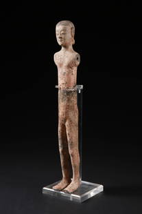 A Han Dynasty Figure, "stickwoman": Figur, "stickwoman" Han-Dynastie, China Mit Sockel / with base Terrakotta. H 53 cm. Provenienz: - Galerie les Couleurs de l'&#201;ternit&#233;, P&#233;zenas, (2015). - Christian Zingg (1956-2023), La