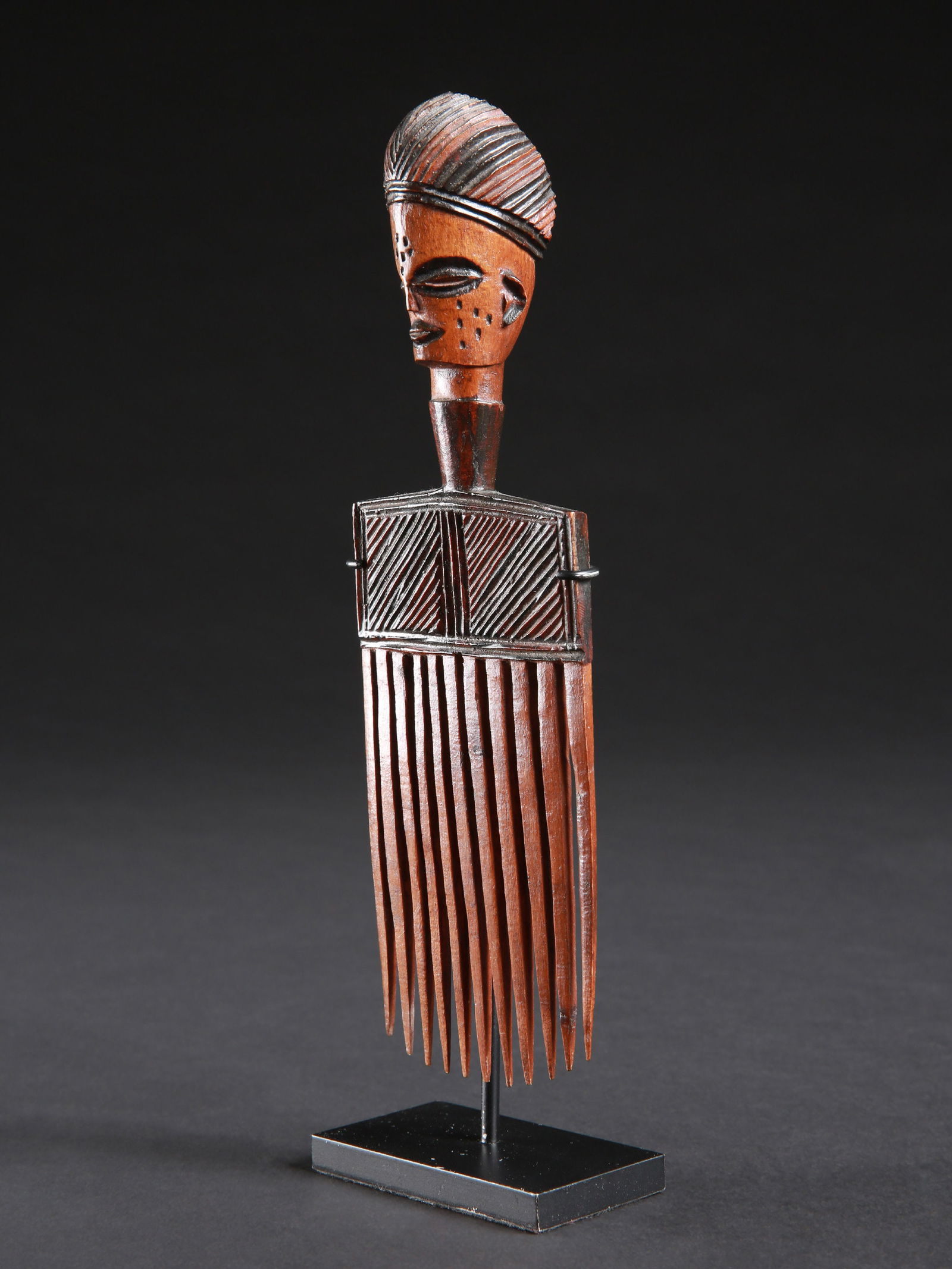 A Lwena Comb, "cisakulo" (1 of 8)