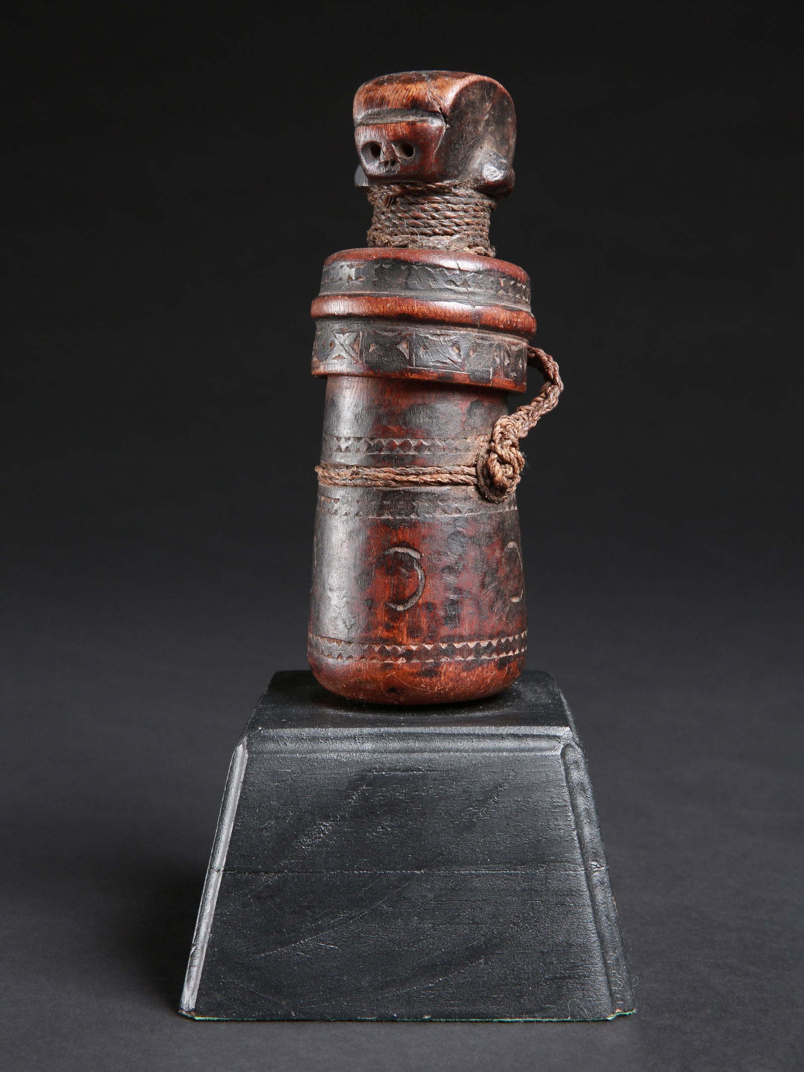 A Kwere Medicine Container with Lid (1 of 10)