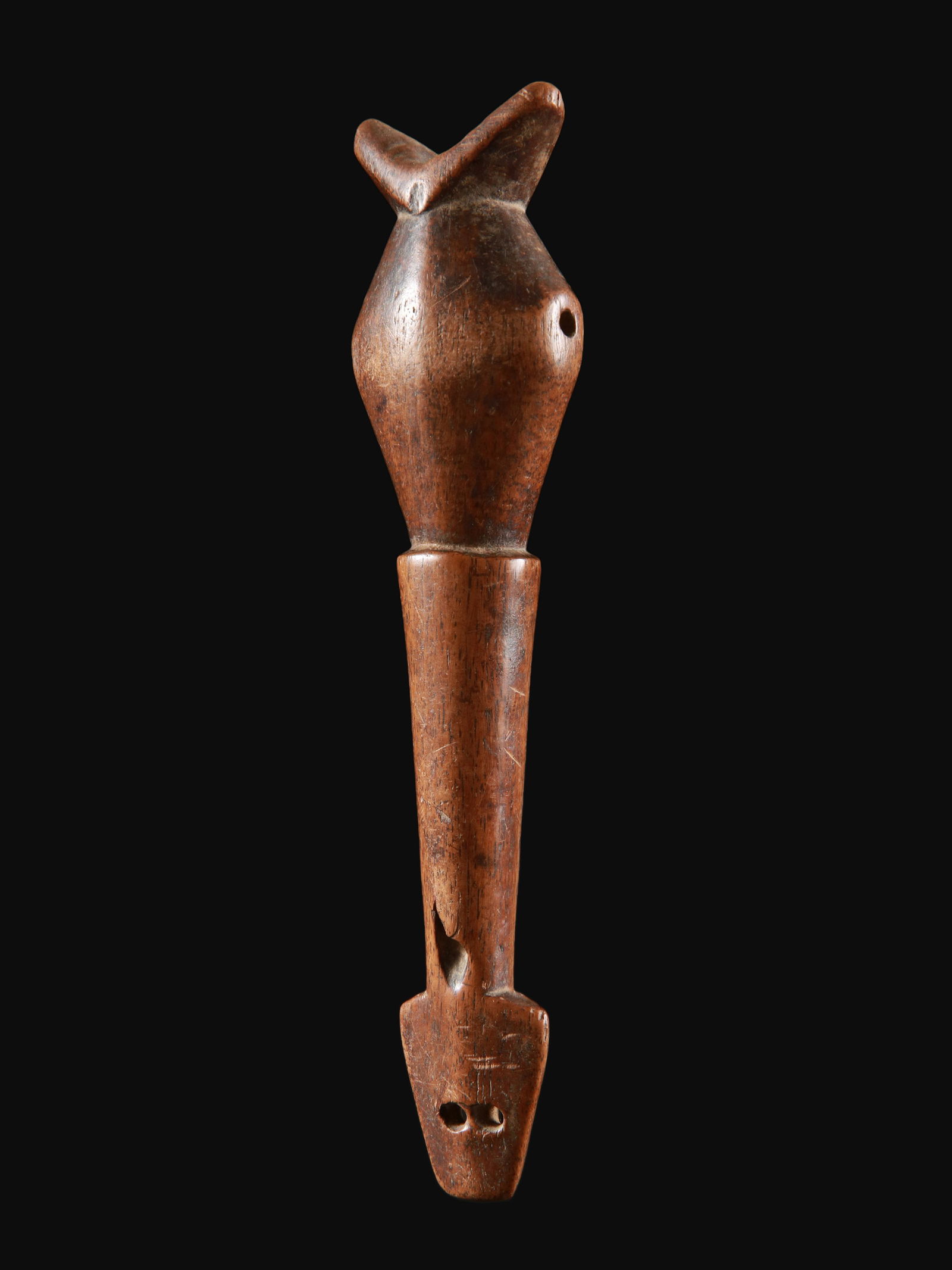 A Marka Flute: Kerbflöte Marka, Burkina Faso Ohne Sockel / without base Holz. H 20,5 cm. Provenienz: Schweizer Privatsammlung, Solothurn. 1993 in situ erworben. Aerophone sind in ganz Subsahara-Afrika anzutreff