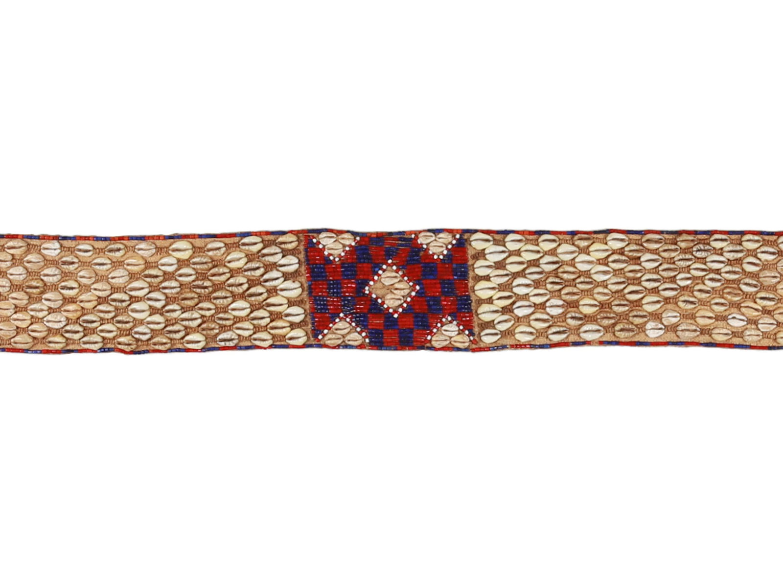 A Kuba Belt, "yeemi mambolmashet": Gürtel, "yeemi mambolmashet" Kuba, DR Kongo Ohne Sockel / without base Glasperlen, Kaurischnecken, Textil. B 10 cm. L 176 cm. Provenienz: Gérald Minkoff (1937-2009) und Muriel Olesen (1948-2