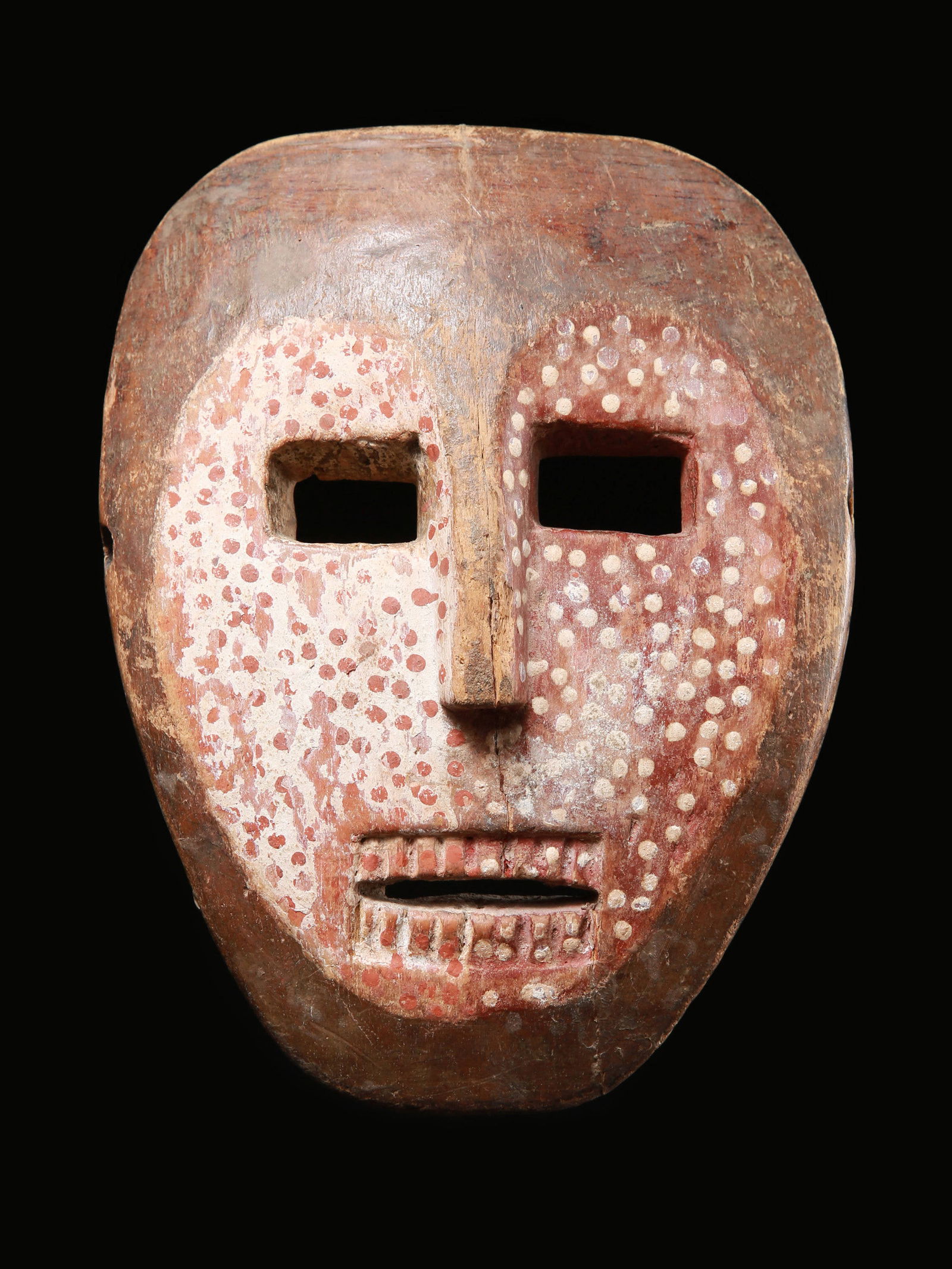 An Ituri Mask: Maske Ituri, DR Kongo Ohne Sockel / without base Holz. H 21 cm. Provenienz: - Gottfried Honegger (1917-2016), Zürich. - Erbengemeinschaft Gottfried Honegger, Zürich. Die Volksgruppen im Itur