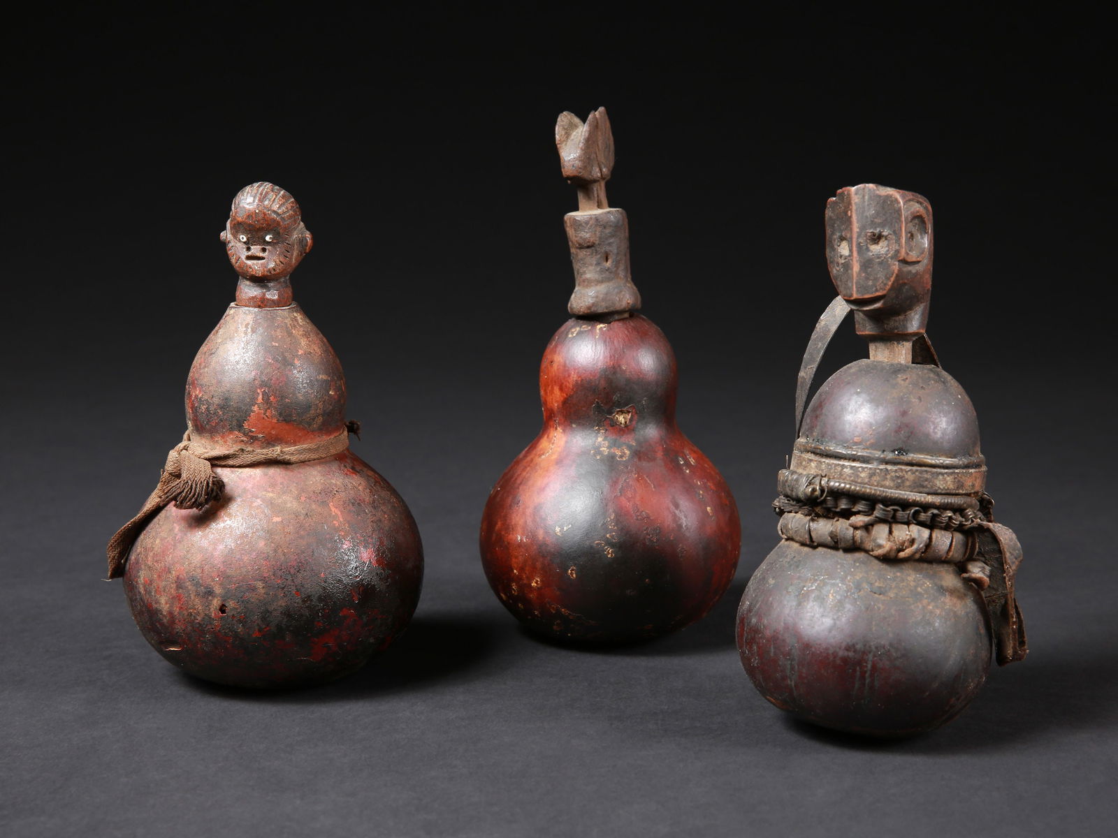 3 Containers with figurative Stoppers (1 of 10)