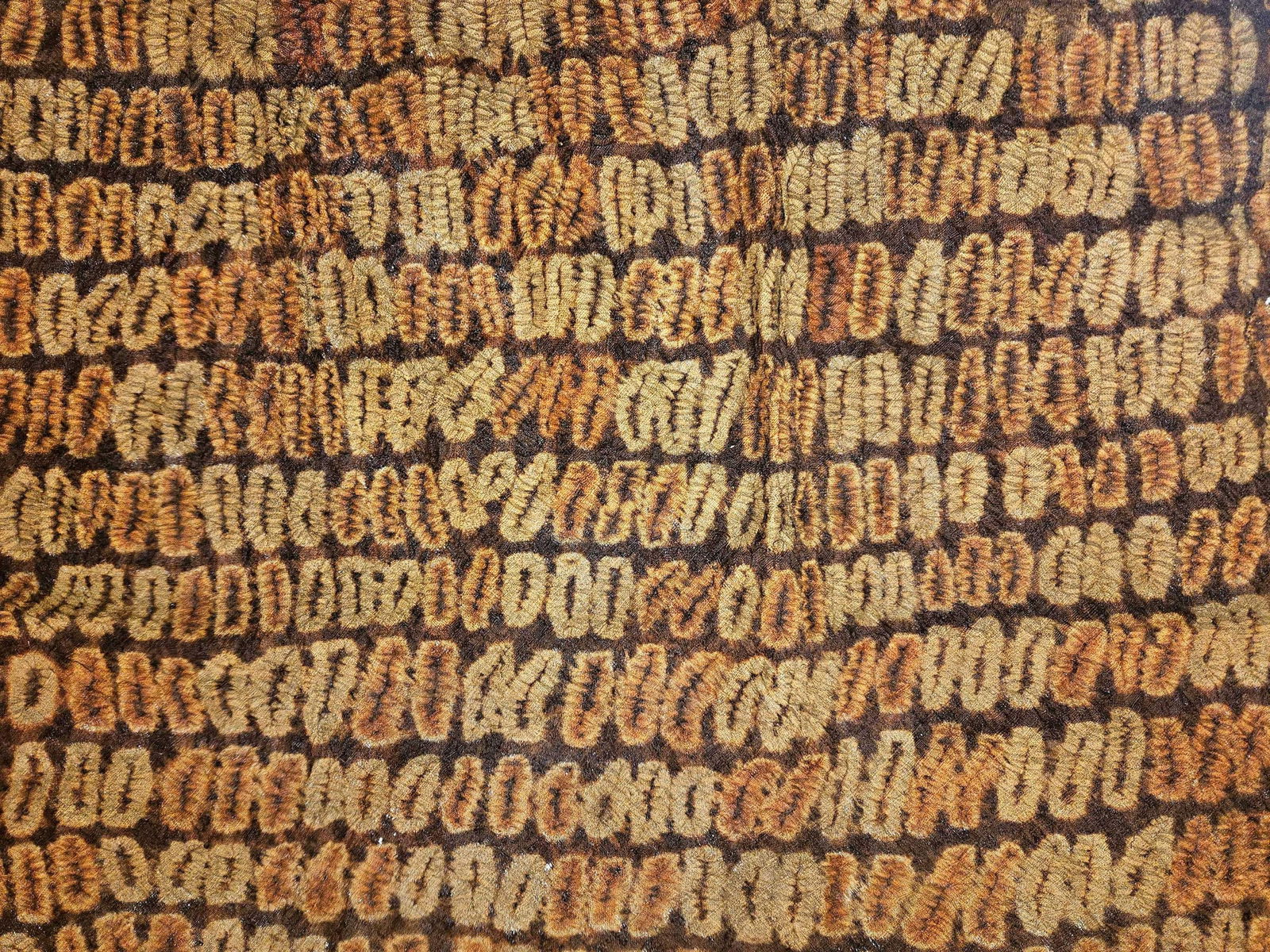 A Dida Raphia Tye-Dye Textile (Dress): Raphia-Textil (in Reservierungstechnik gewobenes Kleid) Dida, Côte d’Ivoire Ohne Sockel / without base Raphia. B 89 cm. L 111 cm. Provenienz: Gérald Minkoff (1937-2009) und Muriel Oles