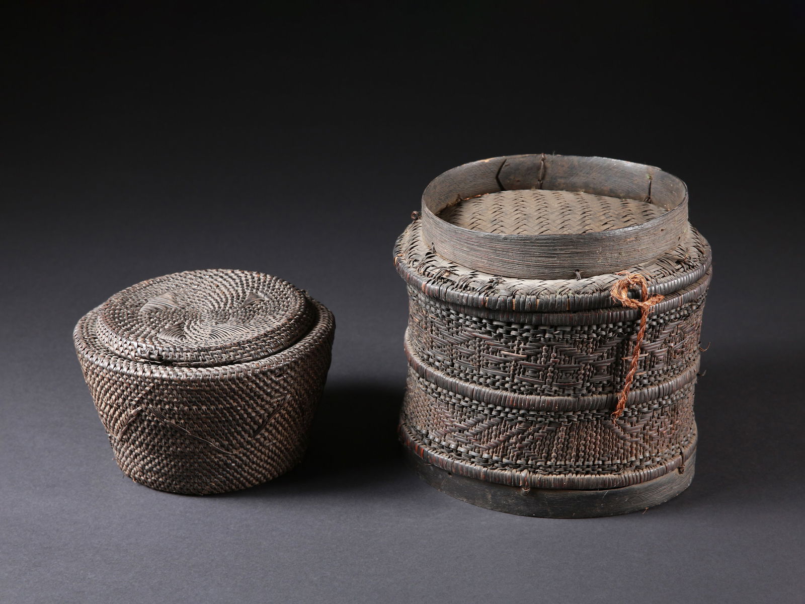 2 Wickerwork Container with Lids (1 of 9)