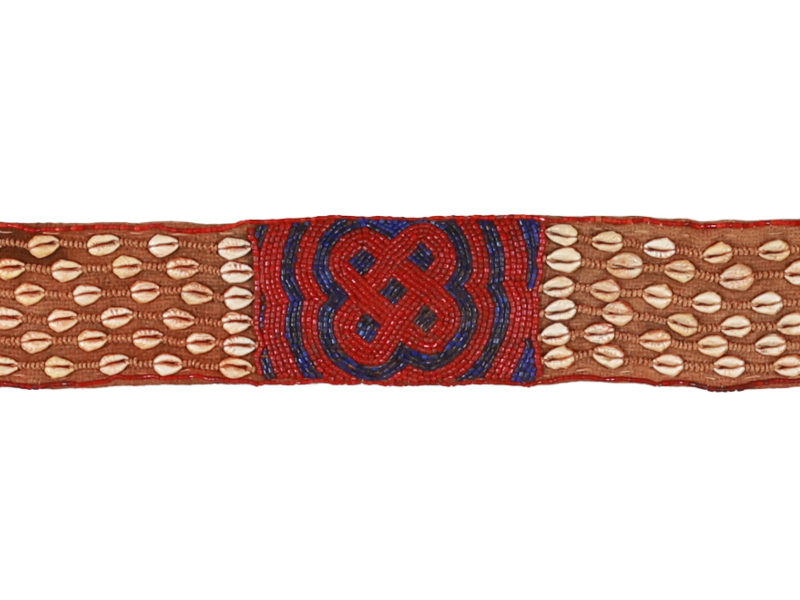 A Kuba Belt, "yeemi mambolmashet": Gürtel, "yeemi mambolmashet" Kuba, DR Kongo Ohne Sockel / without base Textil, Glasperlen, Kaurischnecken. B 10 cm. L 142 cm. Provenienz: Gérald Minkoff (1937-2009) und Muriel Olesen (1948-2