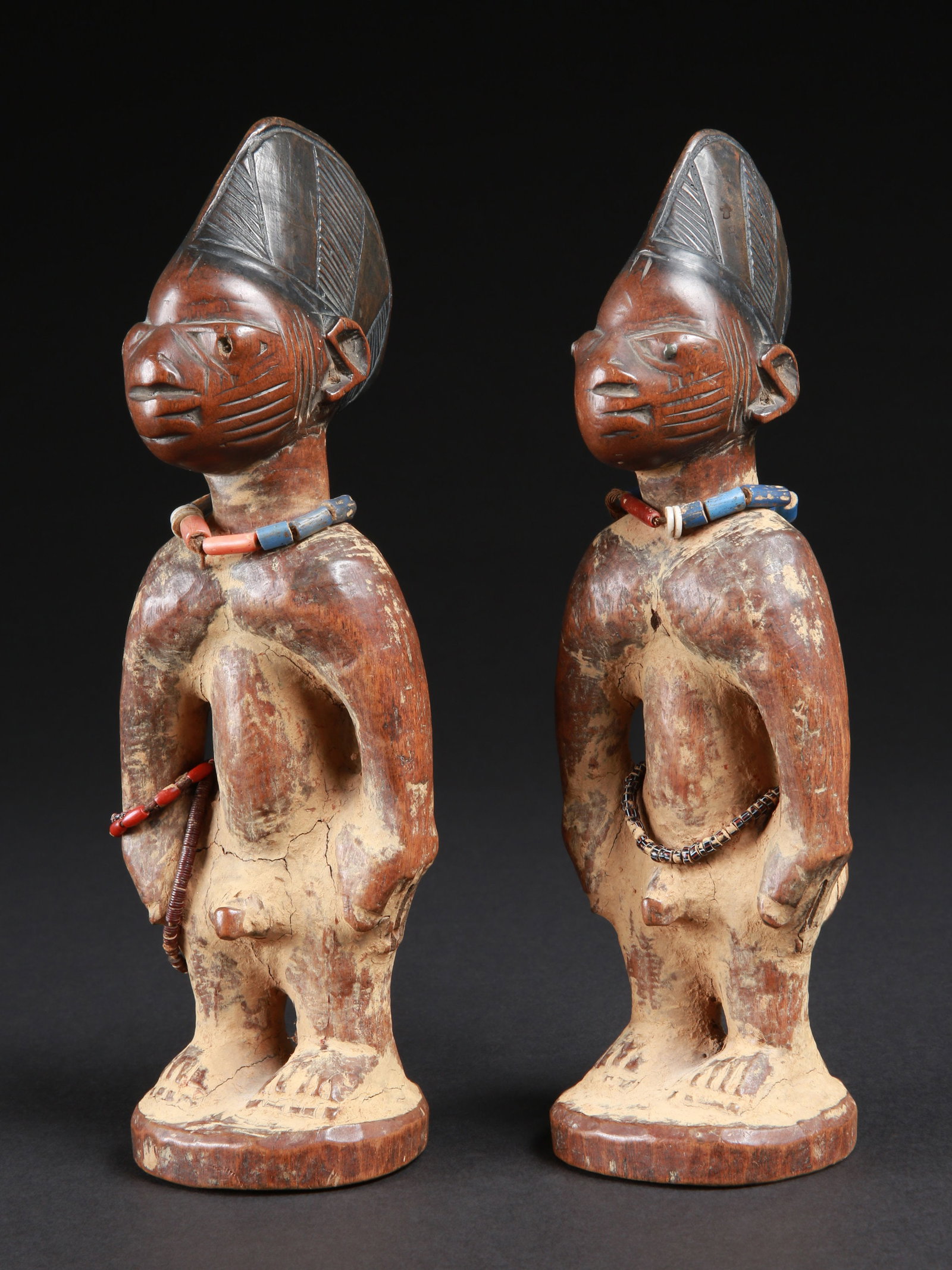 A Yoruba Pair of Twin Figures, "ere ibeji": Zwillingsfigurenpaar, "ere ibeji" Nigeria, Oyo State, Ibarapa, Eruwa (Stadt) Ohne Sockel / without base Holz, Glasperlen. H 26 - 26,5 cm. Provenienz: - Jean-Louis Rinsoz (1932-1971), Vevey. - Erben Je