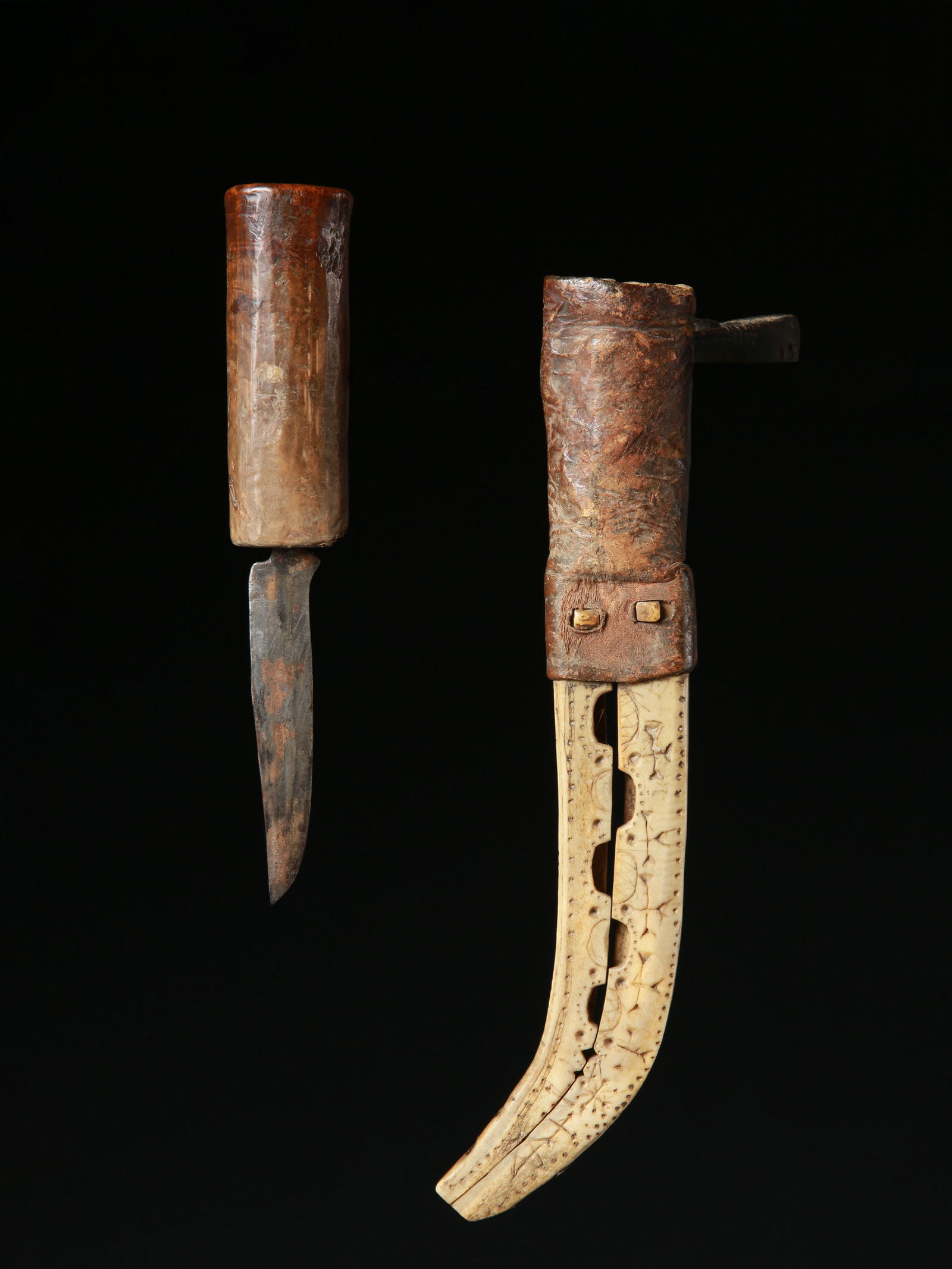 Reindeer Antler Knife with Sheath (1 of 7)