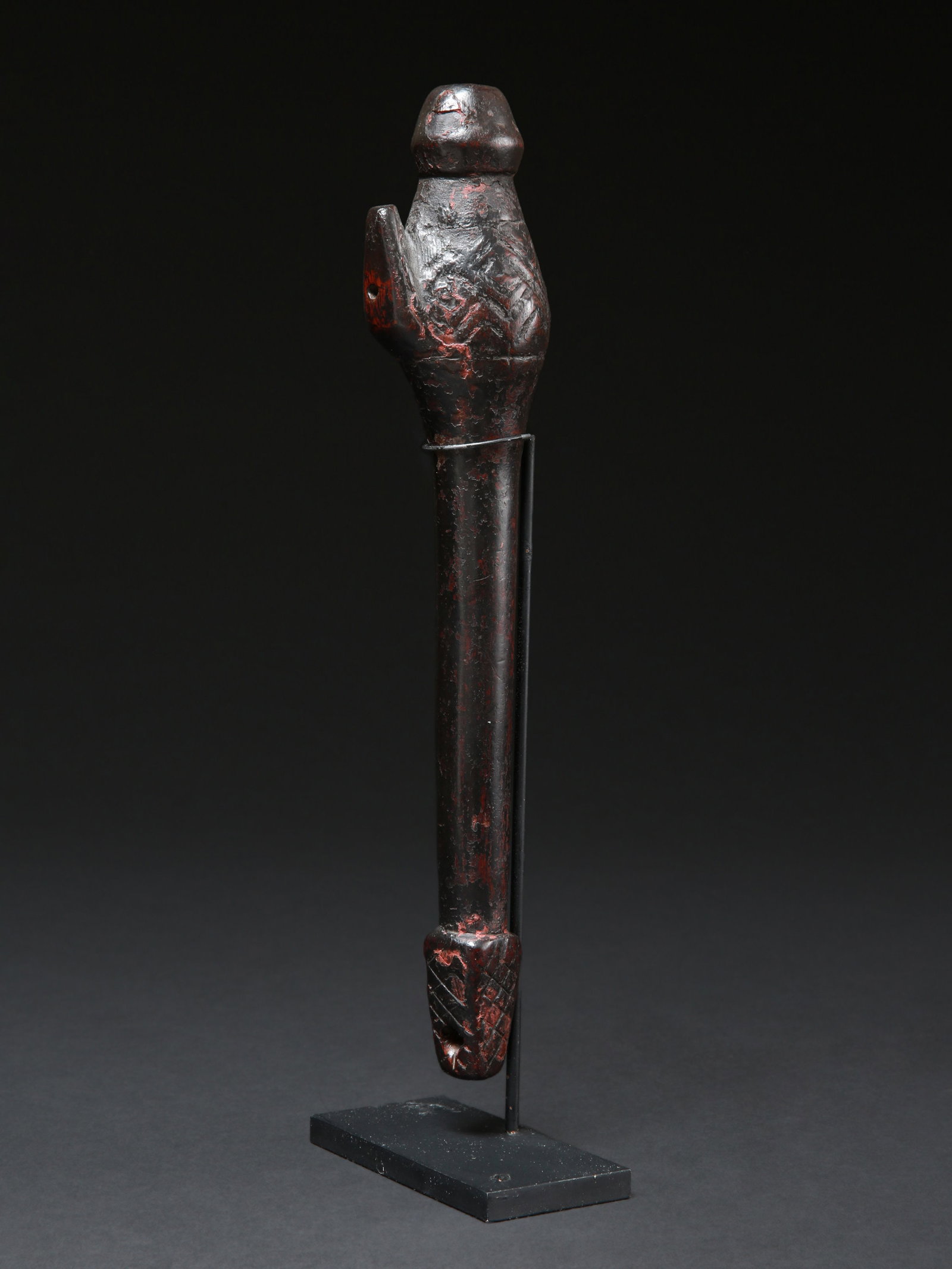 A Kuba Whistle: Kerbflöte Kuba. DR Kongo Mit Sockel / with base Holz. H 29 cm. Provenienz: - Herbert J. Kayden und Gabrielle Reem Kayden (1970er Jahre). - Arteprimitivo, Howard S. Rose Gallery, New York (07.03.2