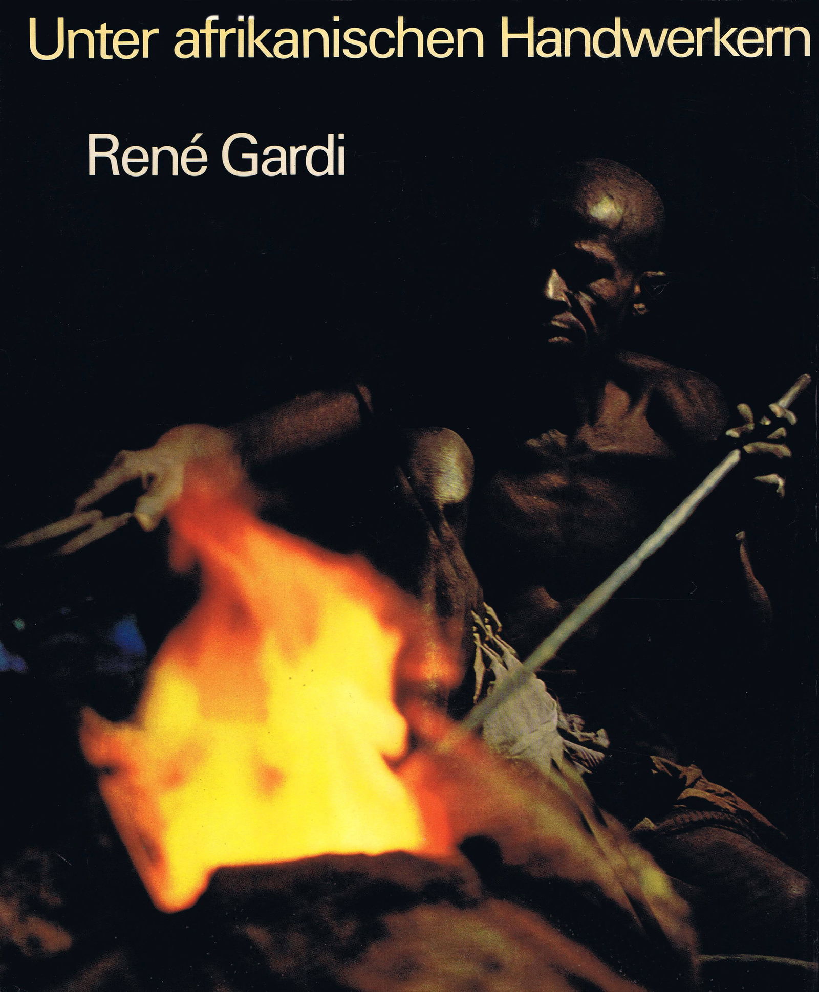 Unter afrikanischen Handwerkern: Unter afrikanischen Handwerkern Gardi, René Bern: René Gardi. Wabern bei Bern: Büchler + Co. (1969) German Text/Edition 243 pages Numerous illustrations Hardcover 30.5 cm. 1'385 g <br
