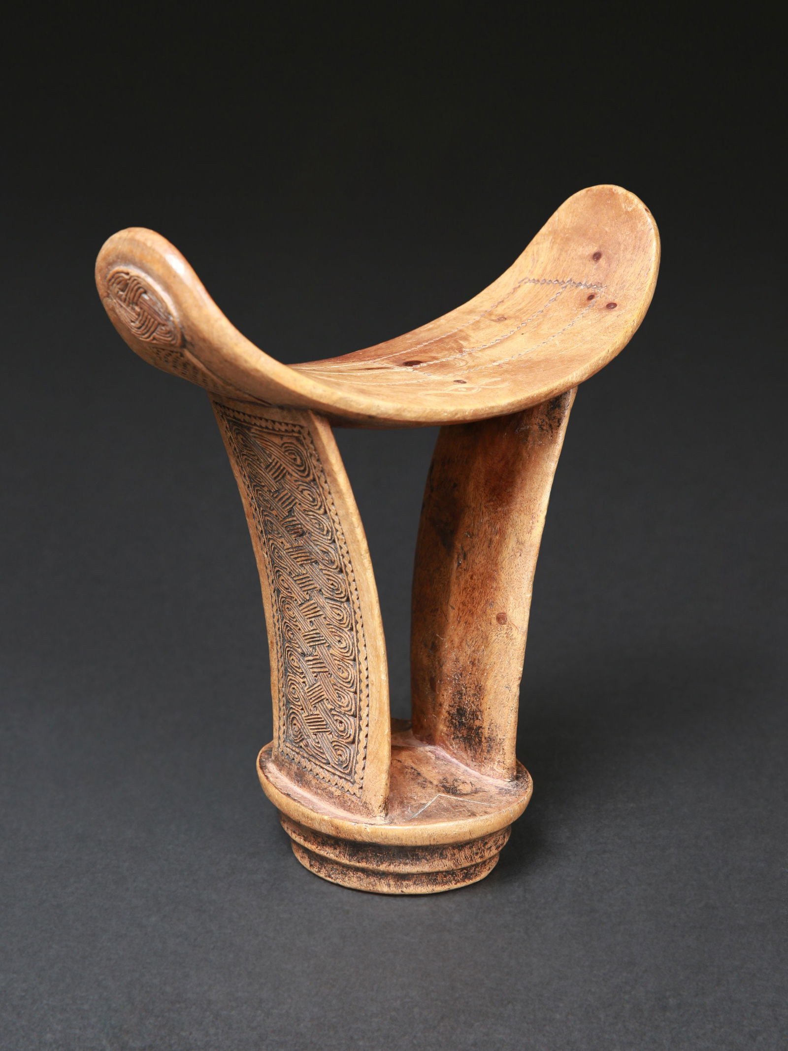 A Somali-Rahanweyn Neckrest, "barki" (1 of 11)